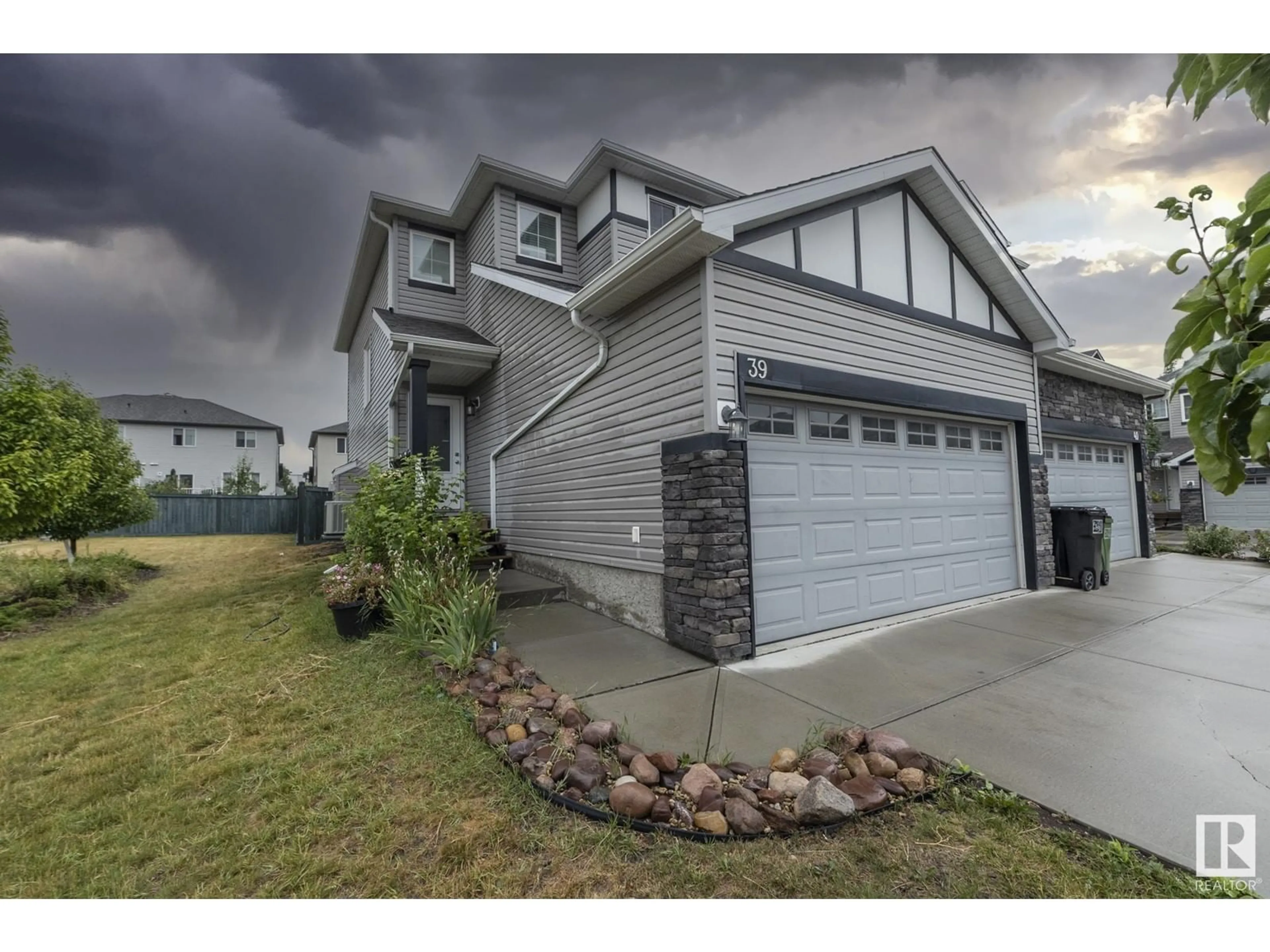 Frontside or backside of a home for #39 9350 211 ST NW, Edmonton Alberta T5T4T8