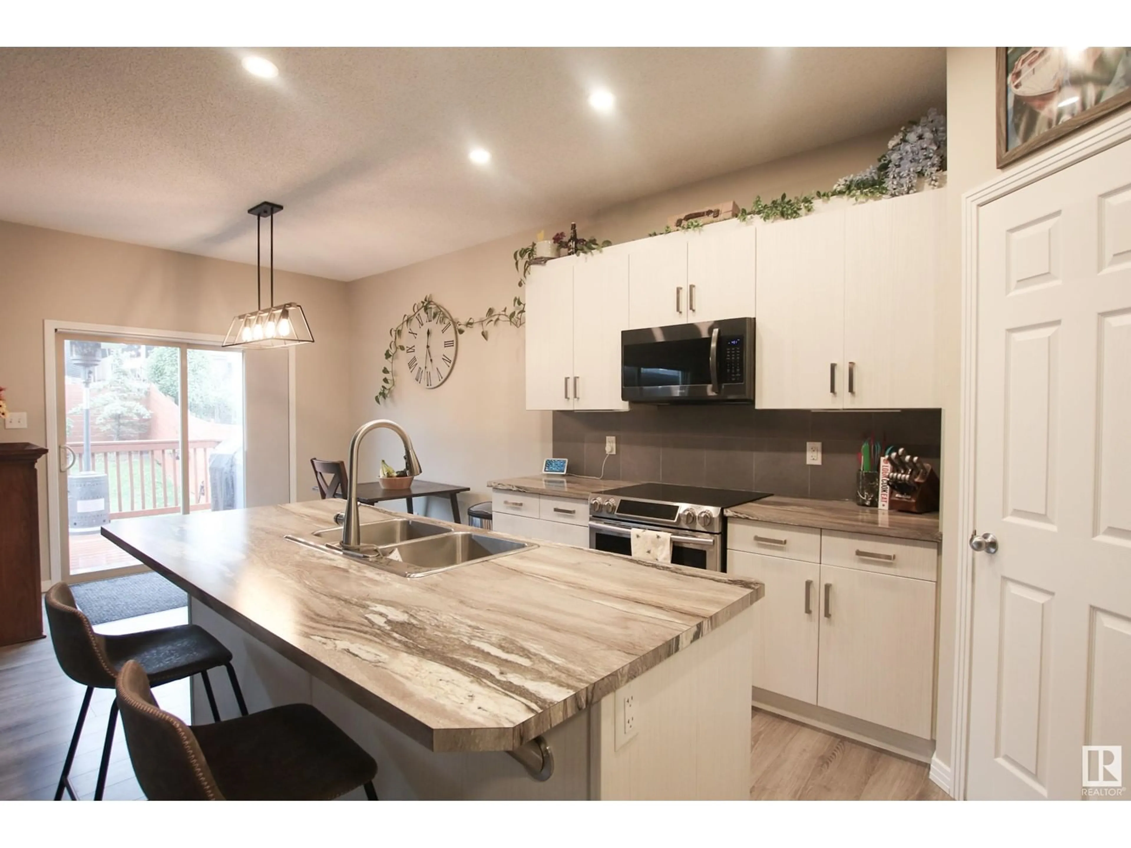Contemporary kitchen for 35 KENSINGTON CL, Spruce Grove Alberta T7X0S9