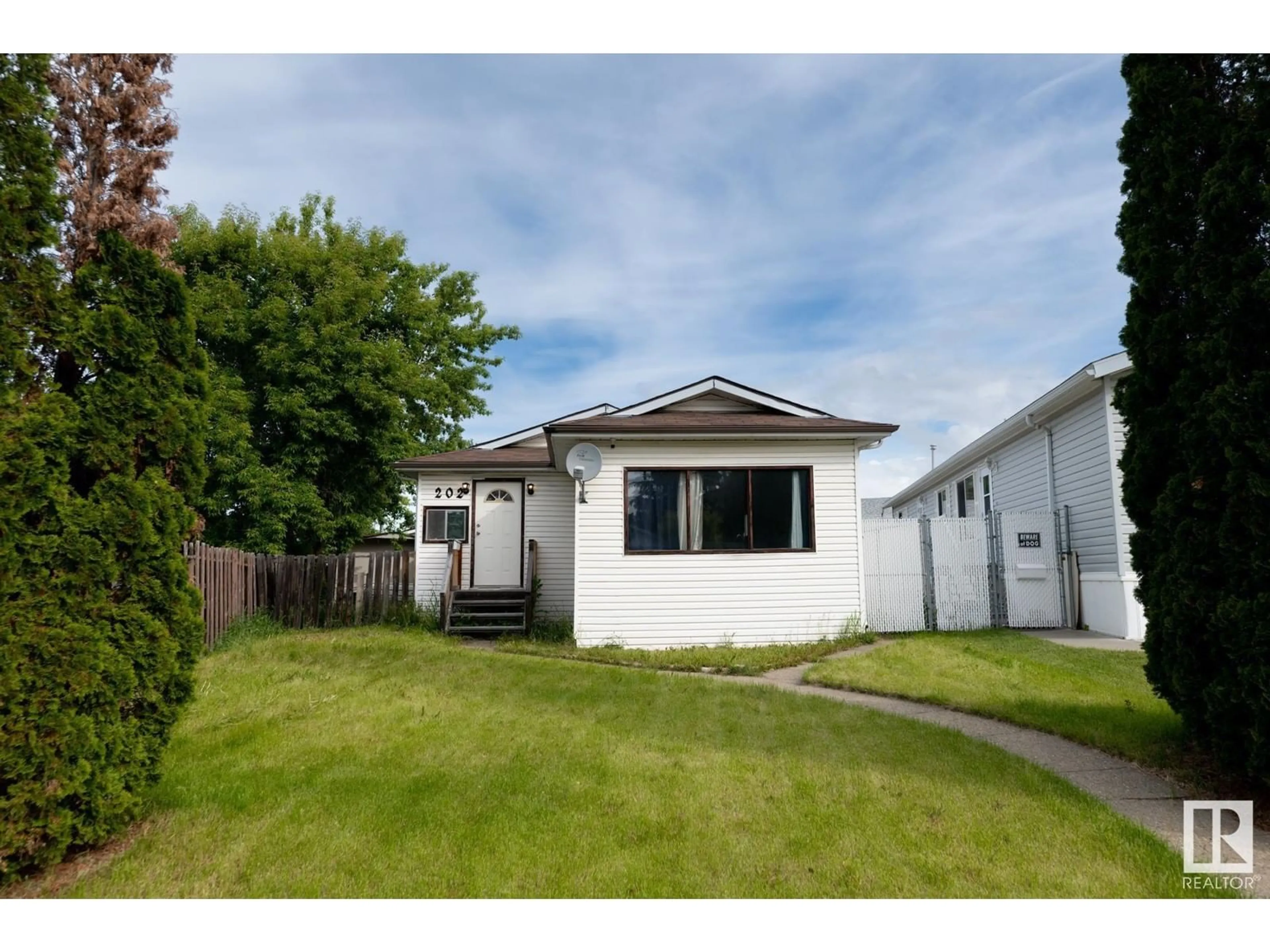 Frontside or backside of a home for 202 Lee Ridge RD NW, Edmonton Alberta T6K0M9
