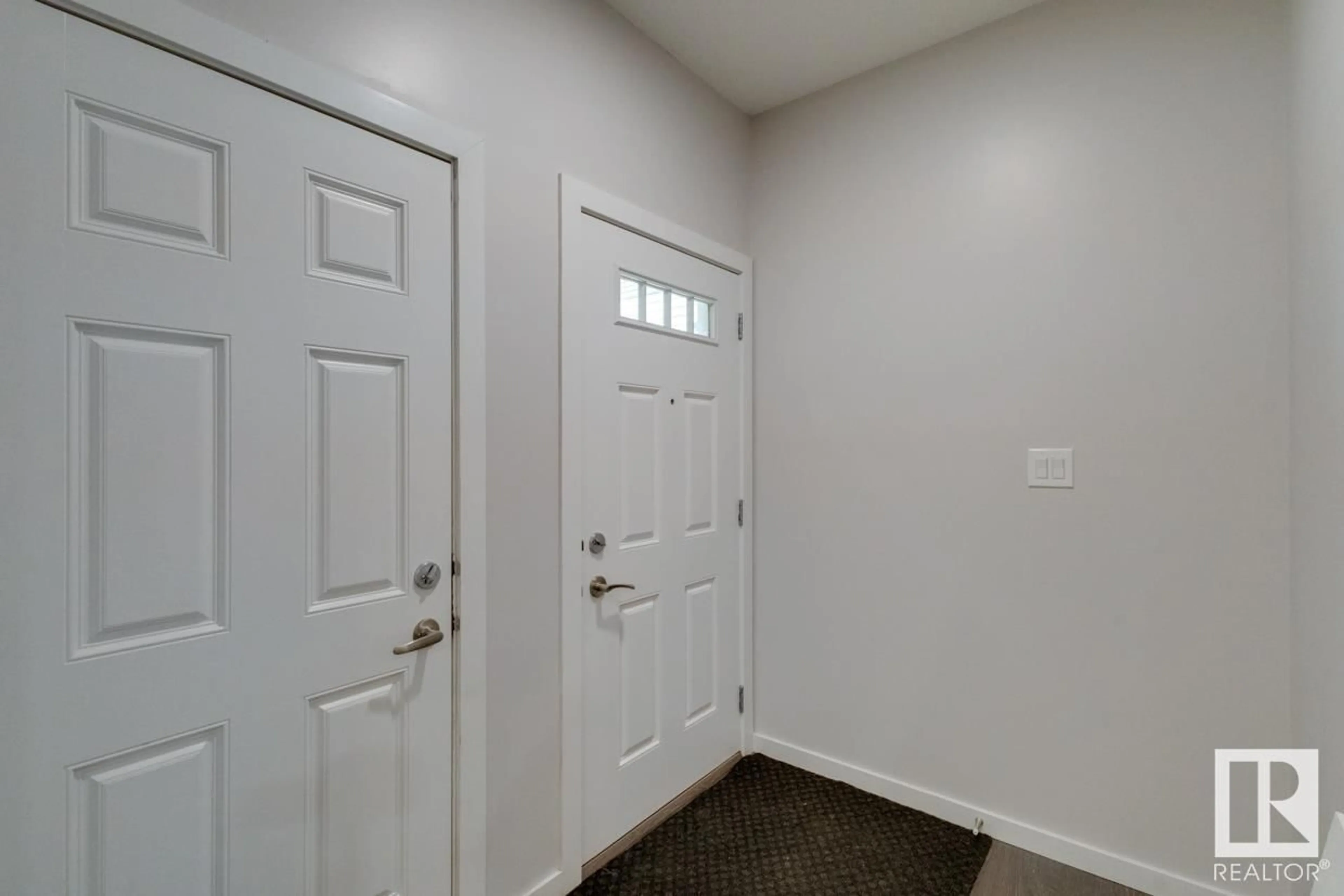 Indoor entryway for 1715 DUMONT CR SW, Edmonton Alberta T6W3J2