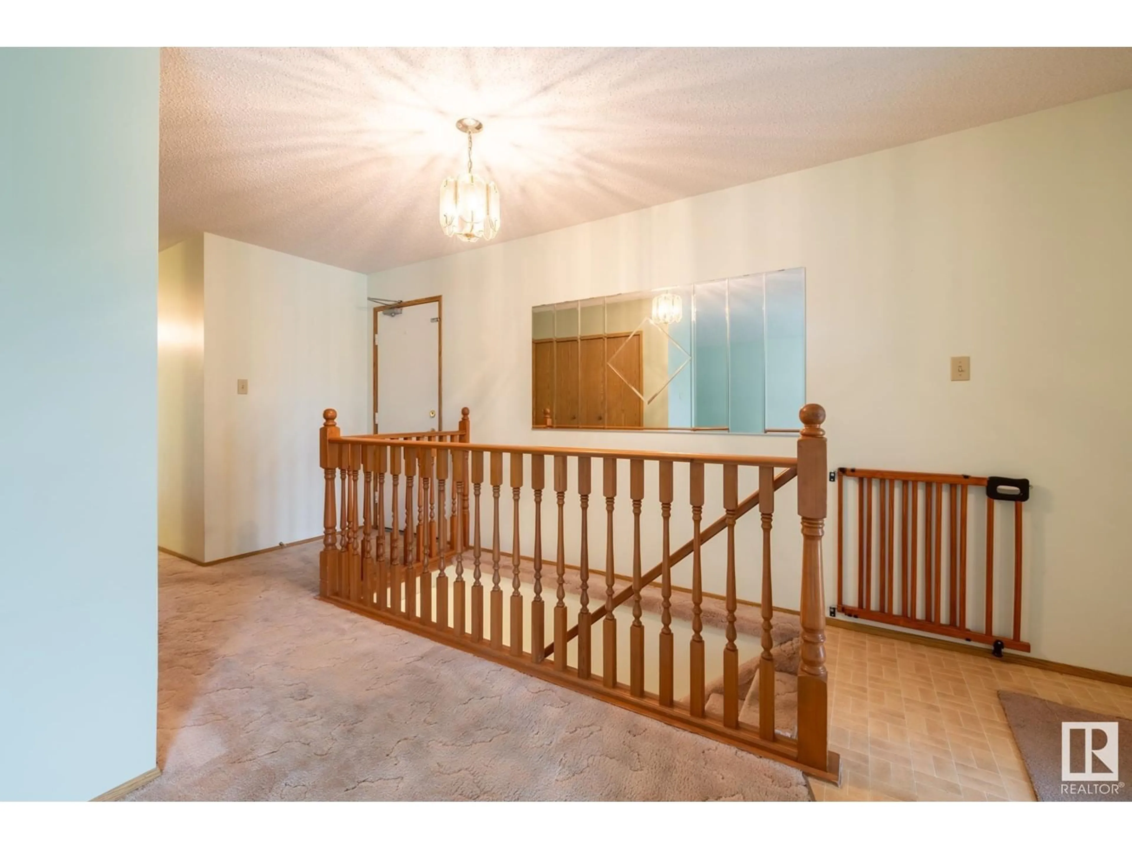 Indoor foyer for 10732 153 AV NW, Edmonton Alberta T5X5T9