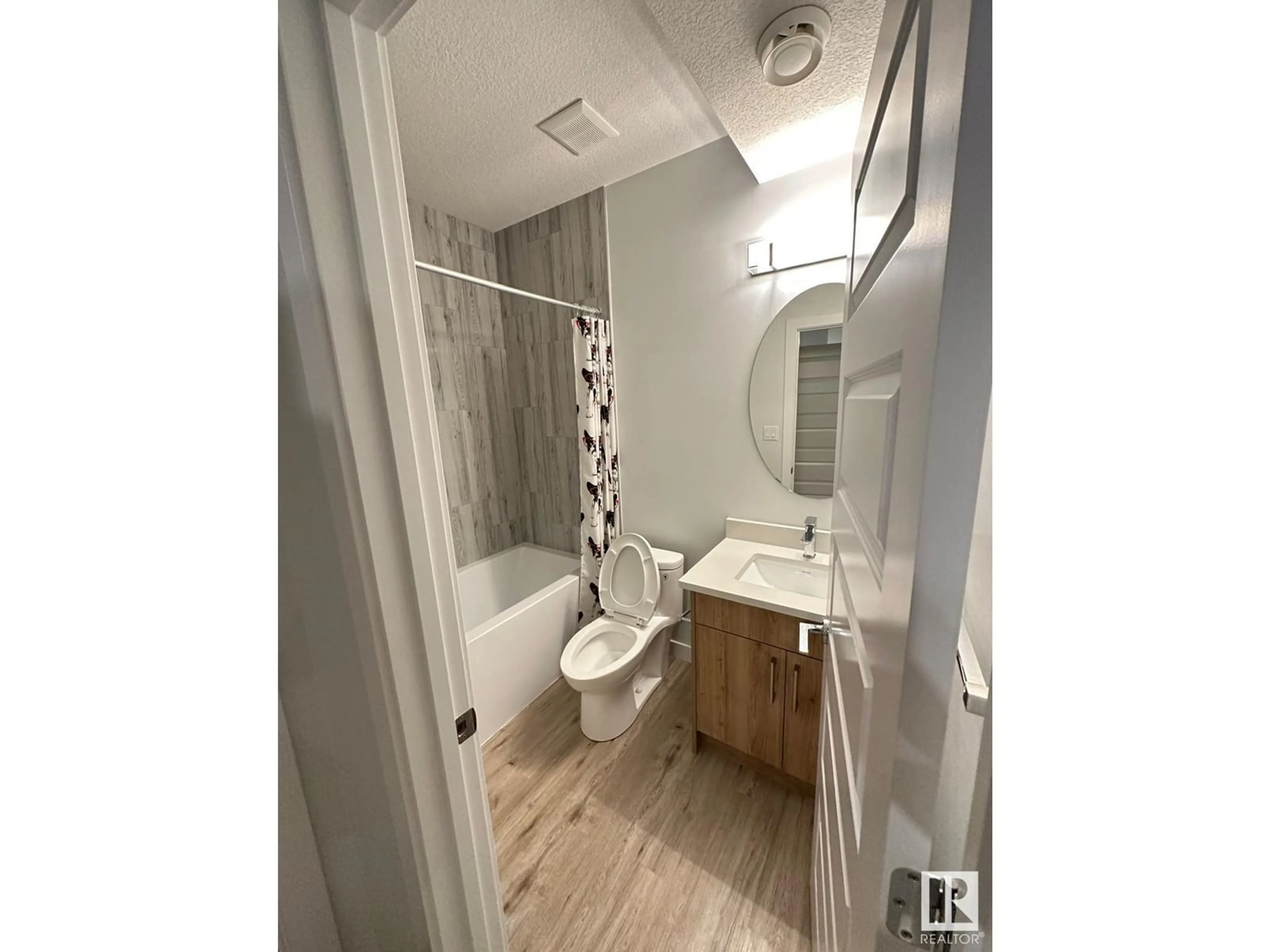 Bathroom for 8094 KIRIAK LI SW, Edmonton Alberta T6W4V2