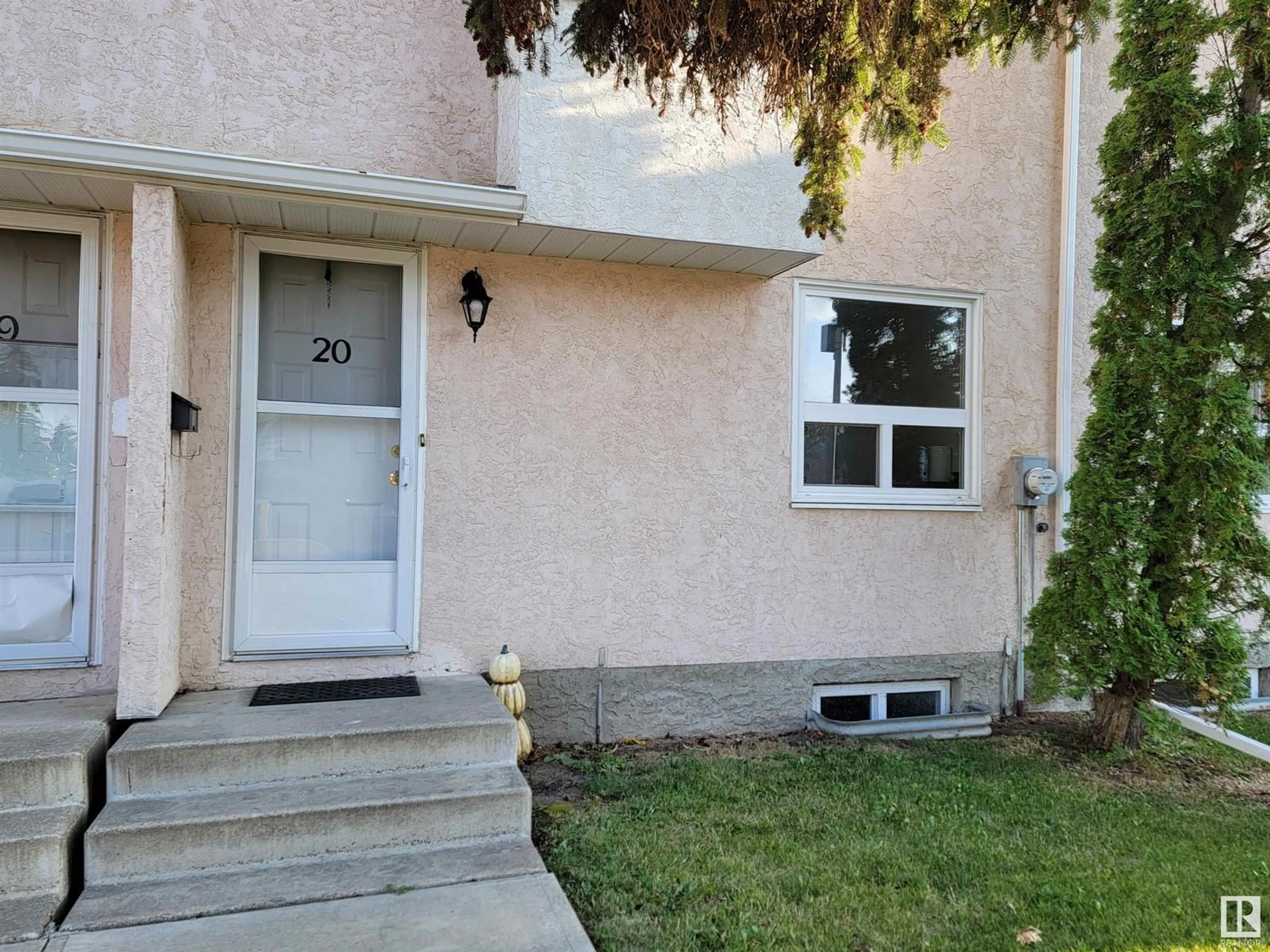 A pic from exterior of the house or condo for 20 LAKEWOOD VG NW, Edmonton Alberta T6K2B3