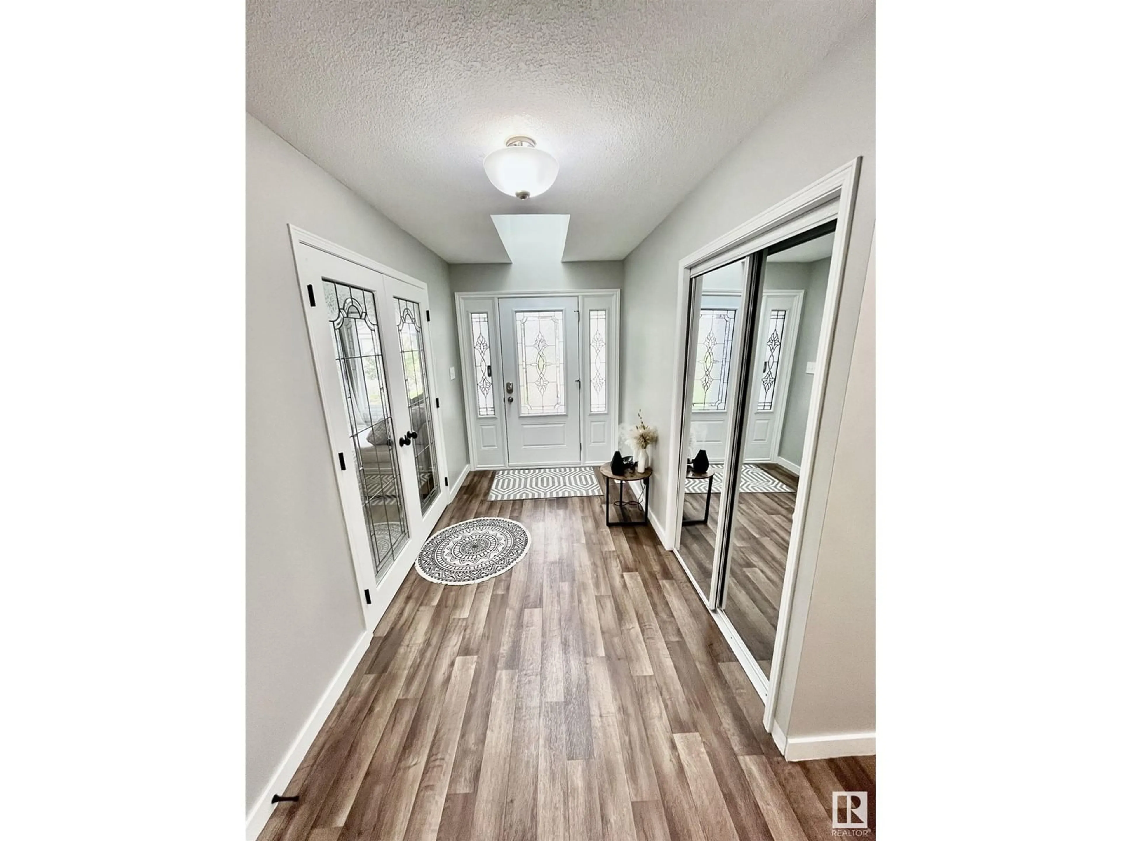 Indoor entryway for 17416 98 ST NW NW, Edmonton Alberta T5X5V5