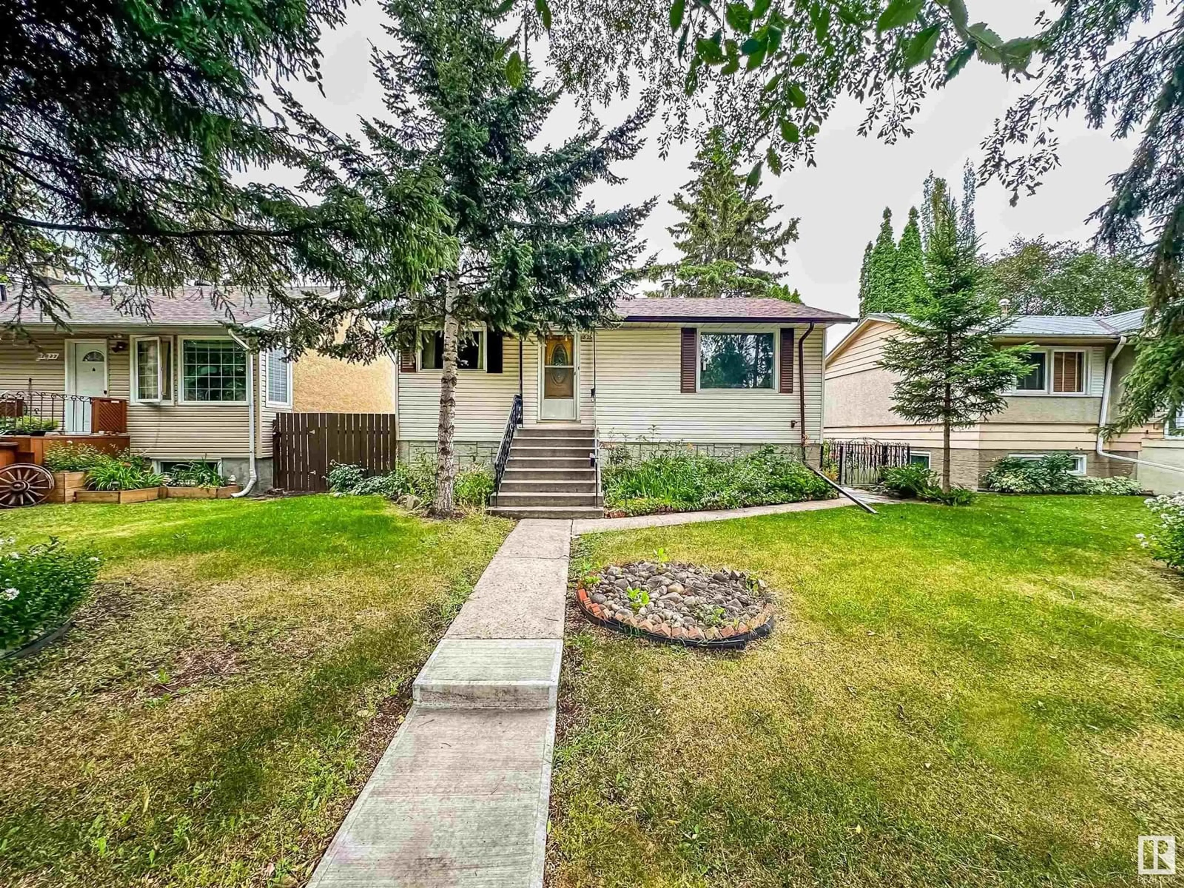 Frontside or backside of a home for 11823 57 ST NW, Edmonton Alberta T5W3V5