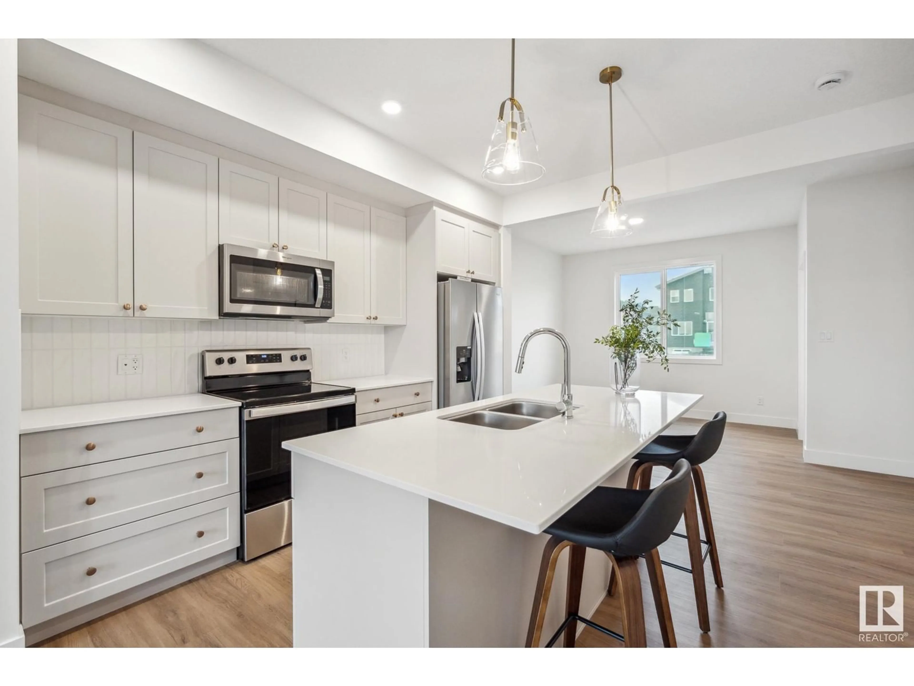 Contemporary kitchen for 11 Kiwyck LI, Spruce Grove Alberta T7X3M1