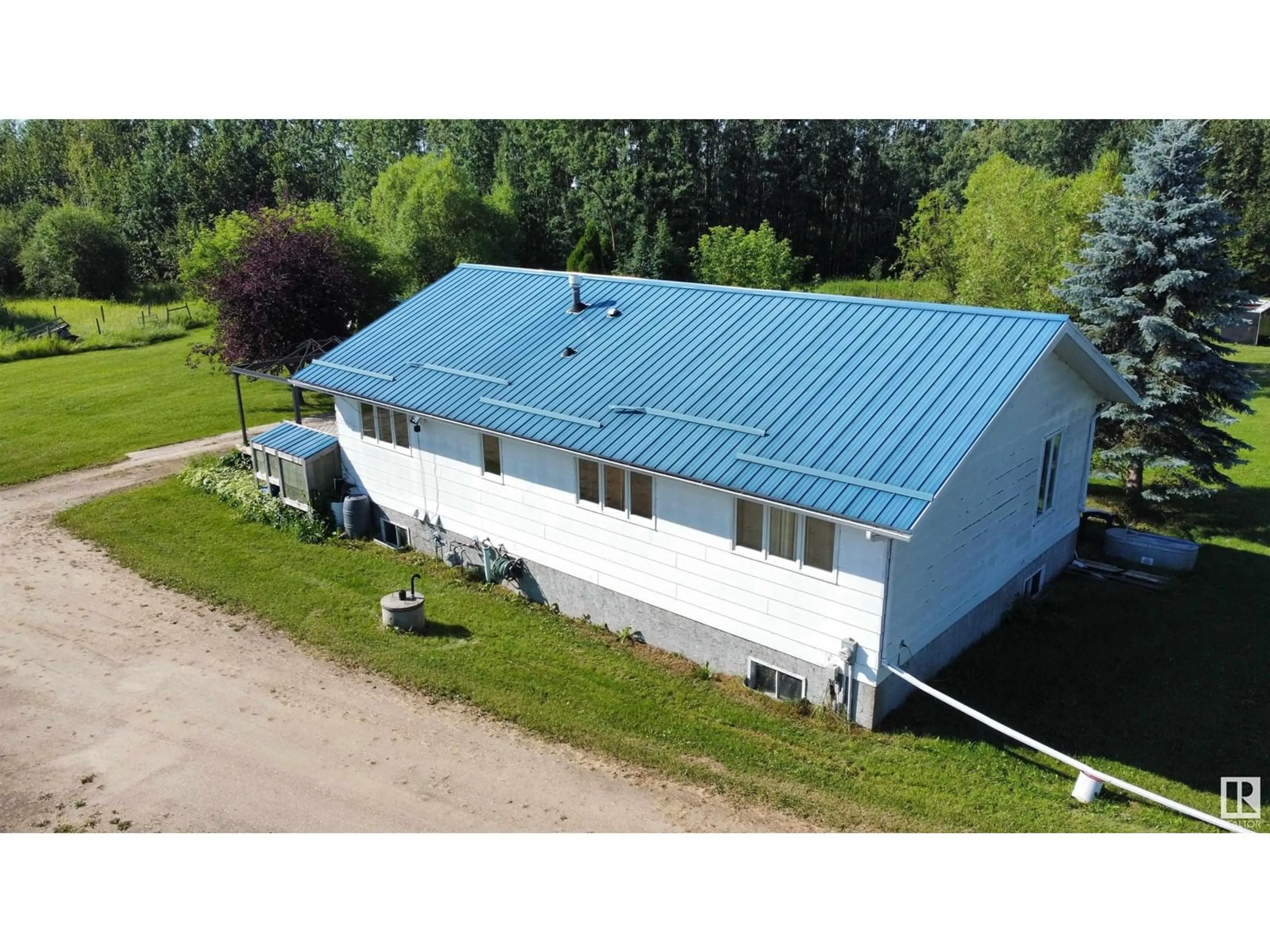 Home with vinyl exterior material for 15147 Twp Rd 665A, Rural Lac La Biche County Alberta T0A2C0