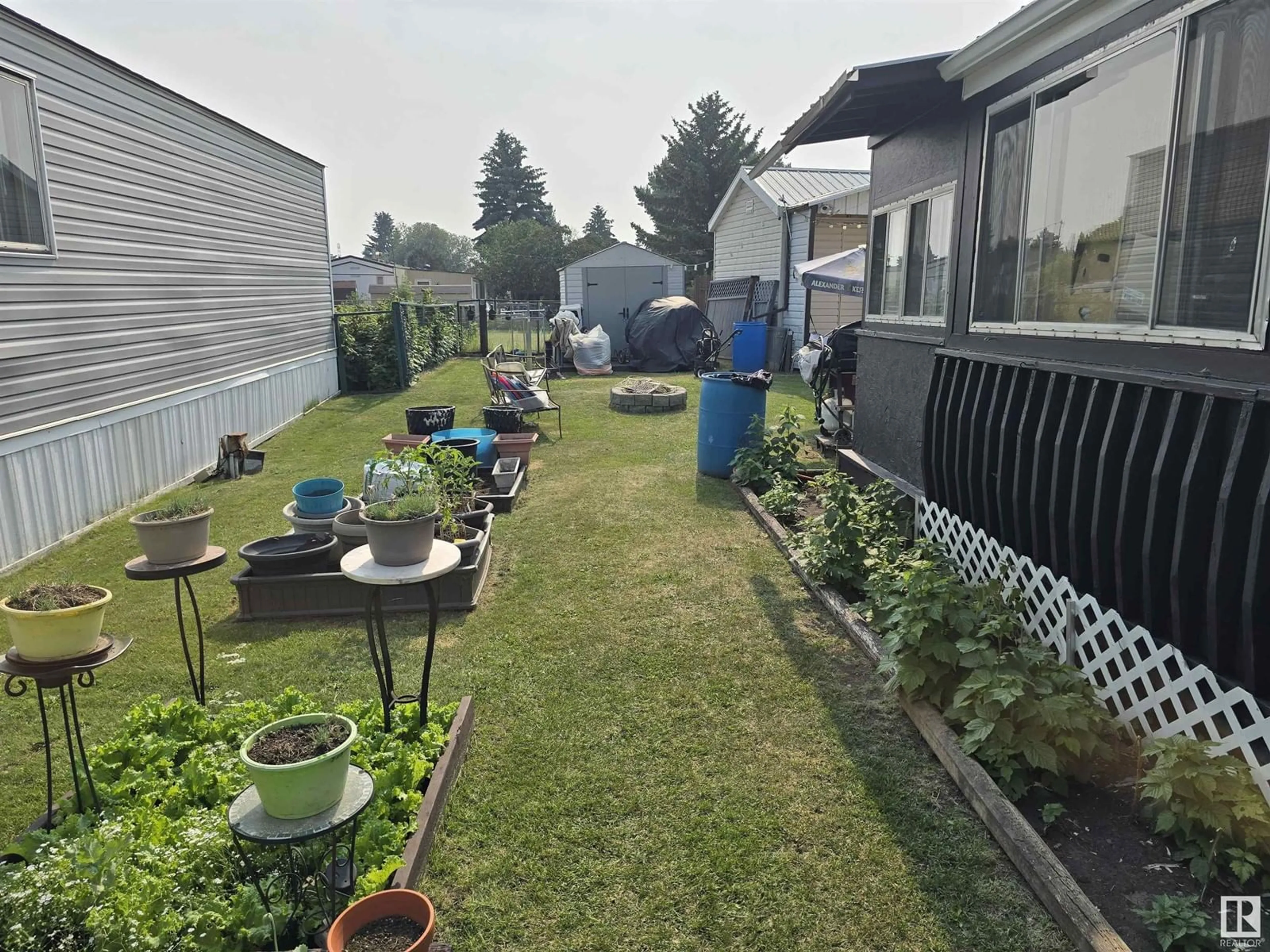 Patio for 702 Evergreen Park NW NW, Edmonton Alberta T5Y4M2