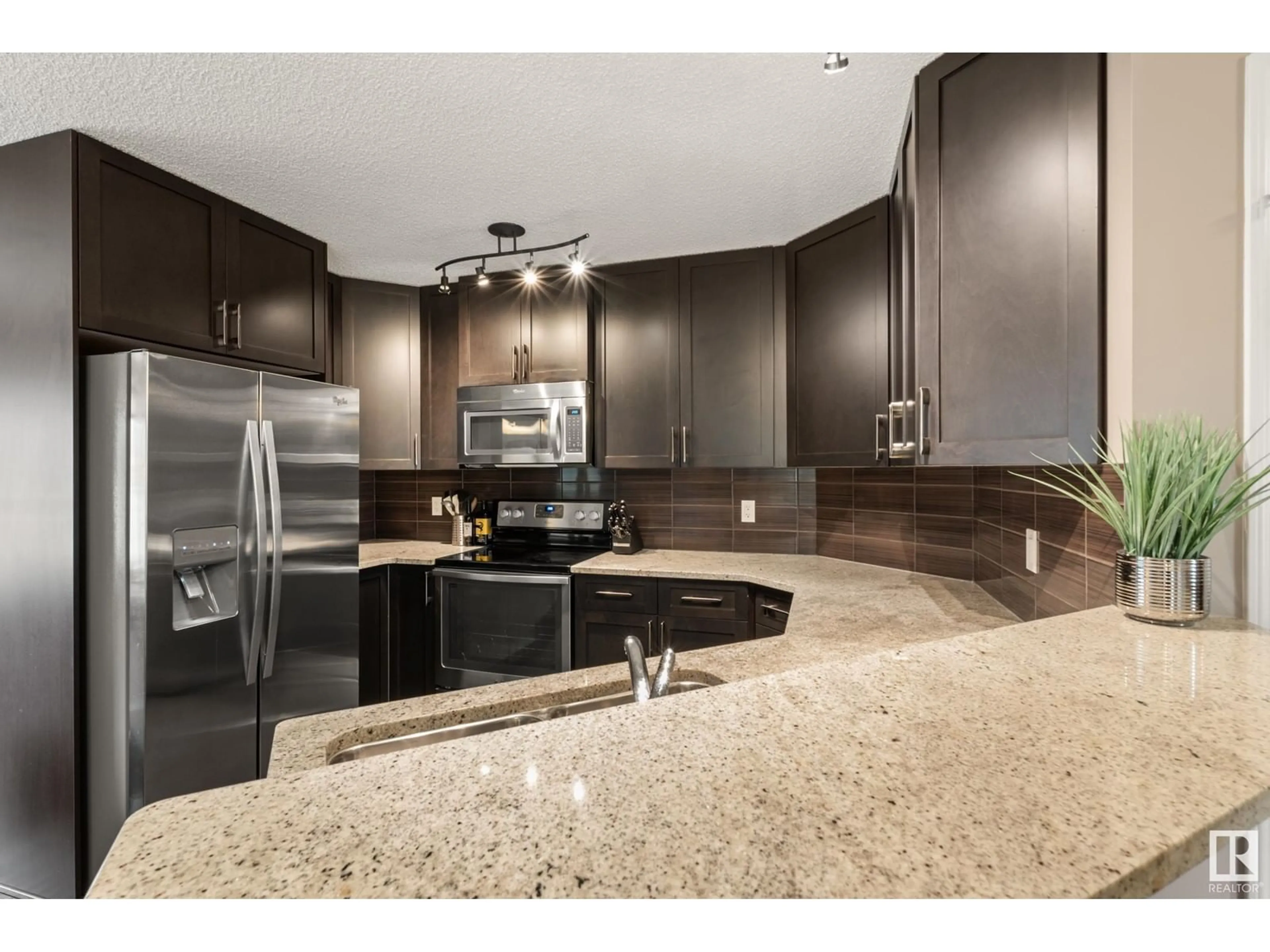 Contemporary kitchen for 8 RED TAIL WY, St. Albert Alberta T8N7N7