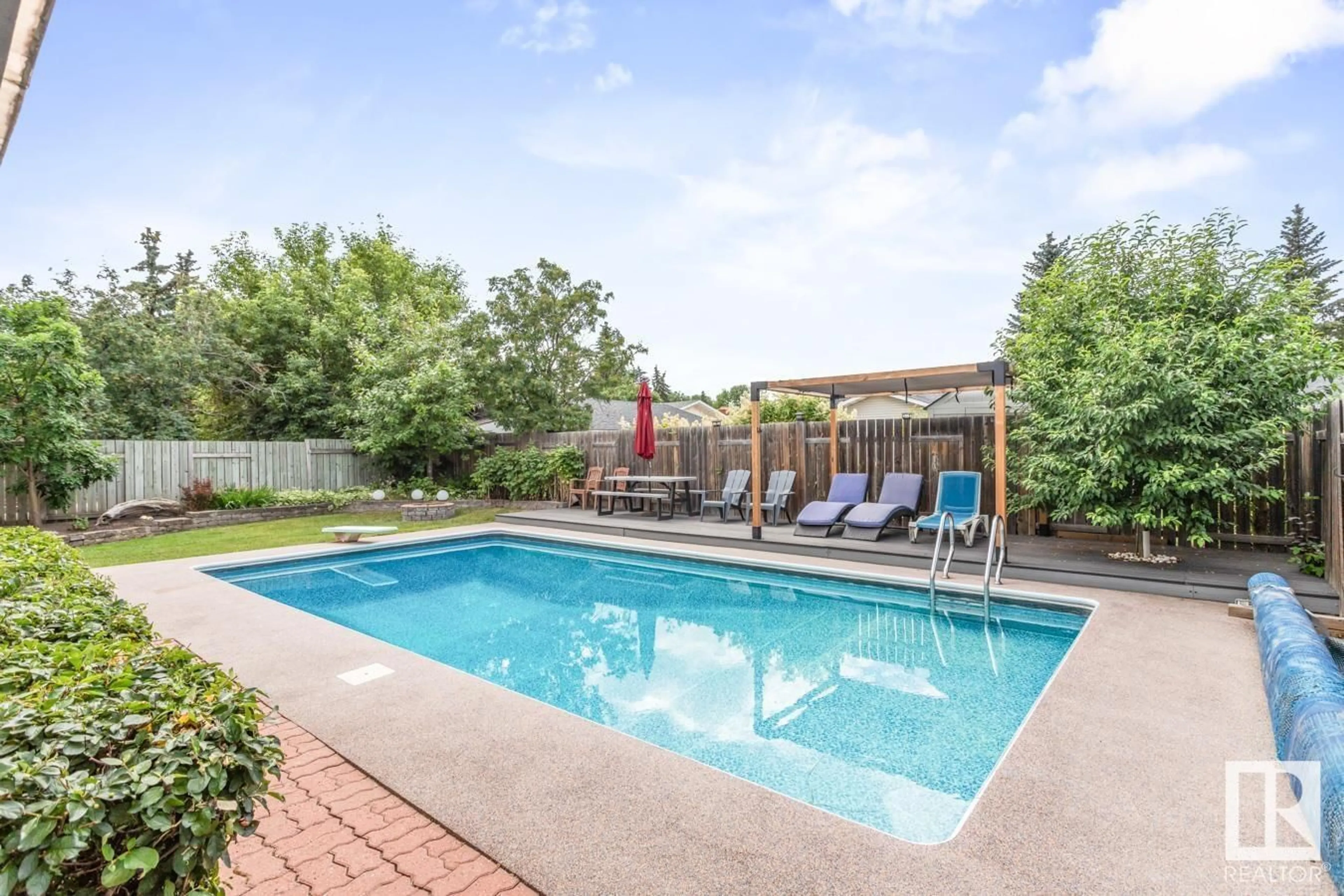 Indoor or outdoor pool for 6 MARDALE CR, Sherwood Park Alberta T8A3N5