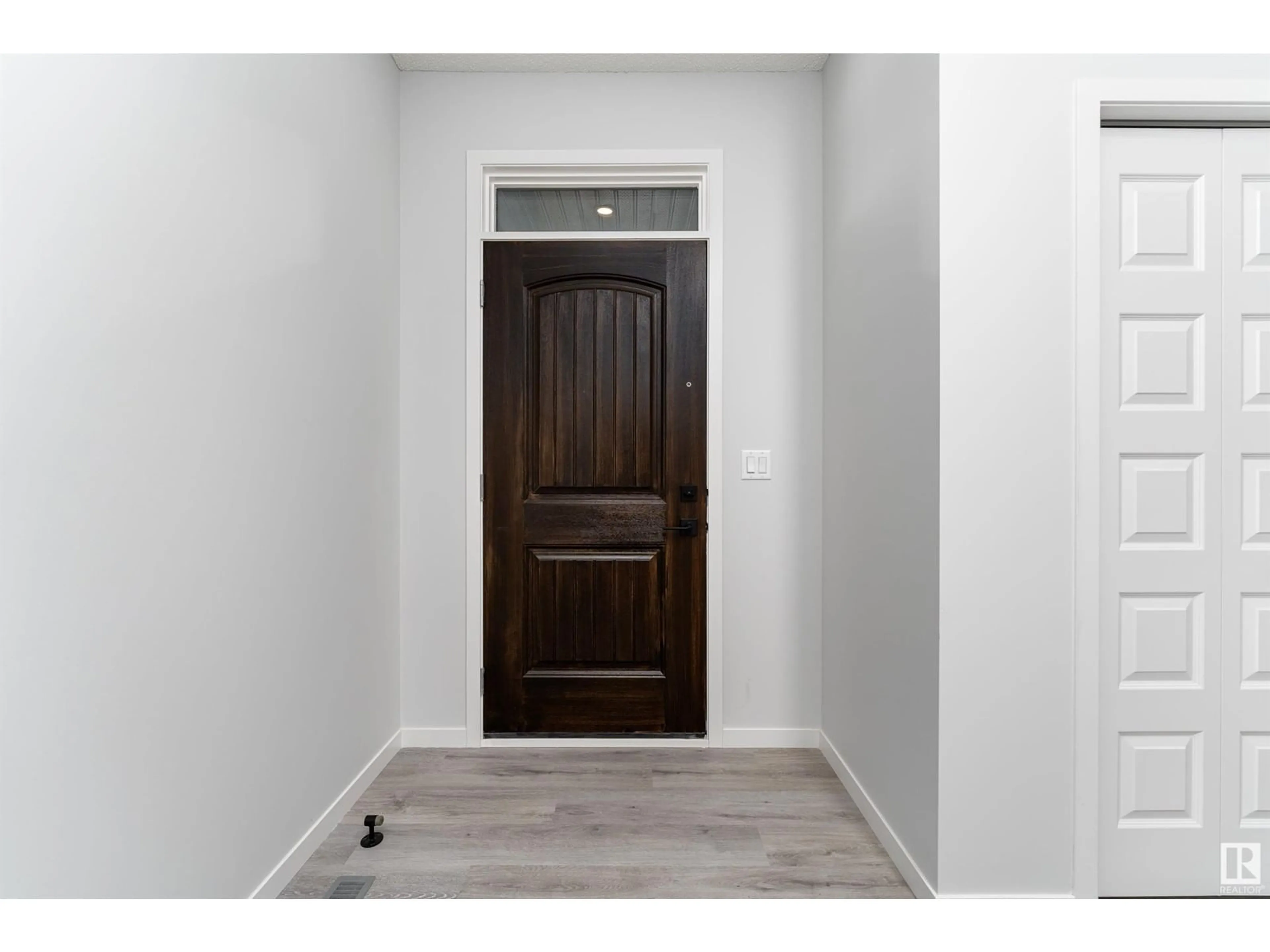 Indoor entryway for 54 GRASSVIEW CR, Spruce Grove Alberta T7X3G1