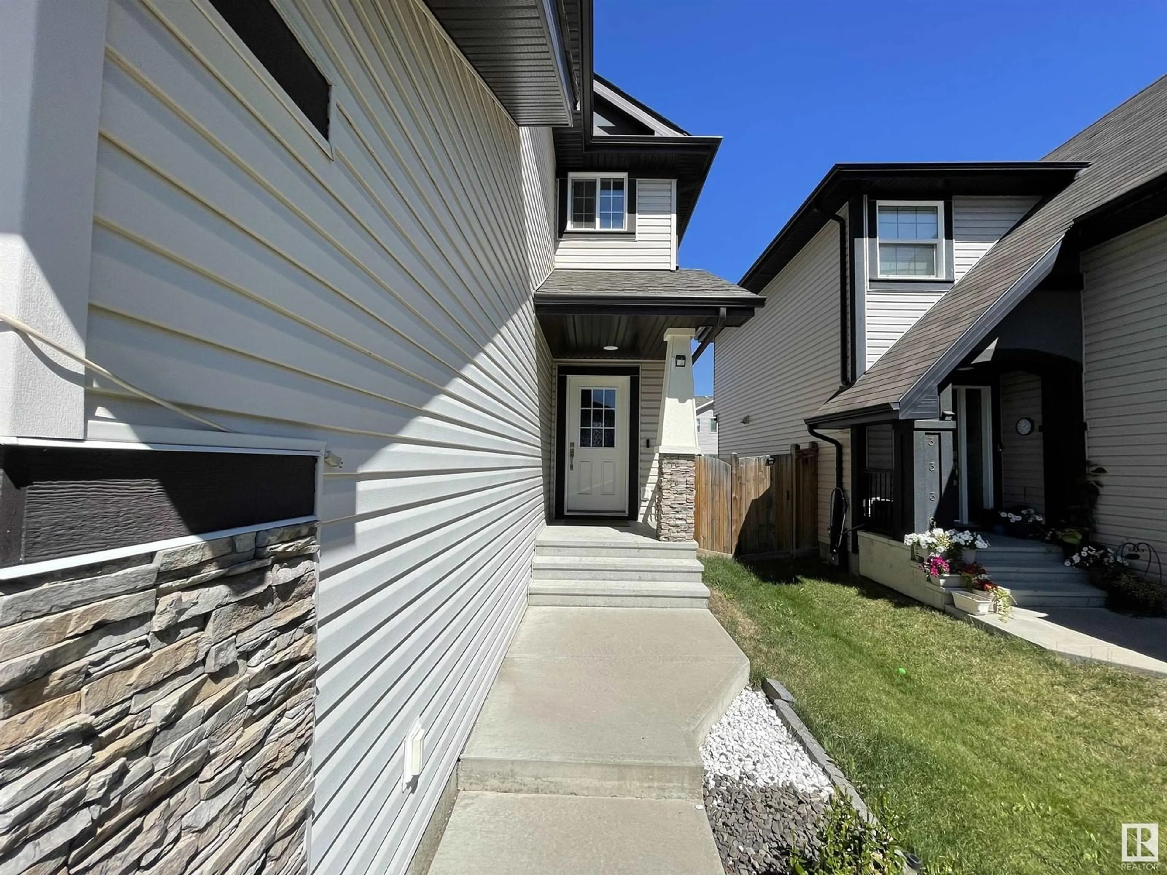 Frontside or backside of a home for 3342 18A AV NW, Edmonton Alberta T6T0R4