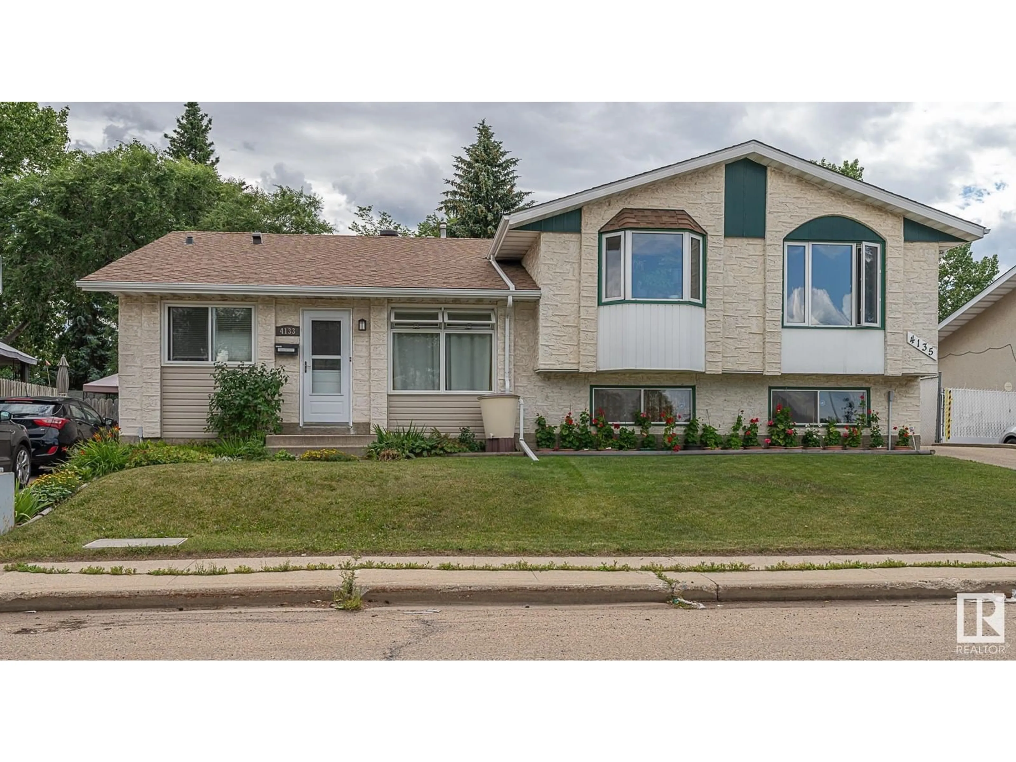 Frontside or backside of a home for 4133 134 AV NW, Edmonton Alberta T5A2T3