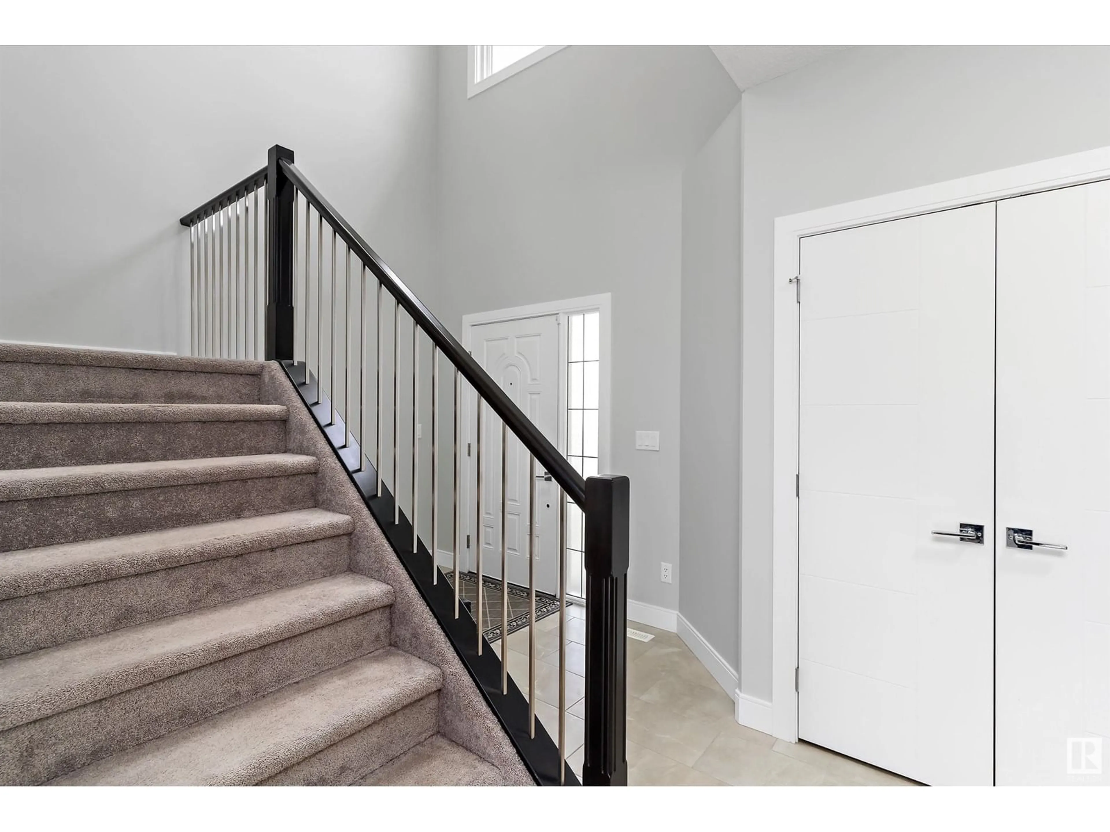 Indoor entryway for 8912 96a AV, Morinville Alberta T8R2N9