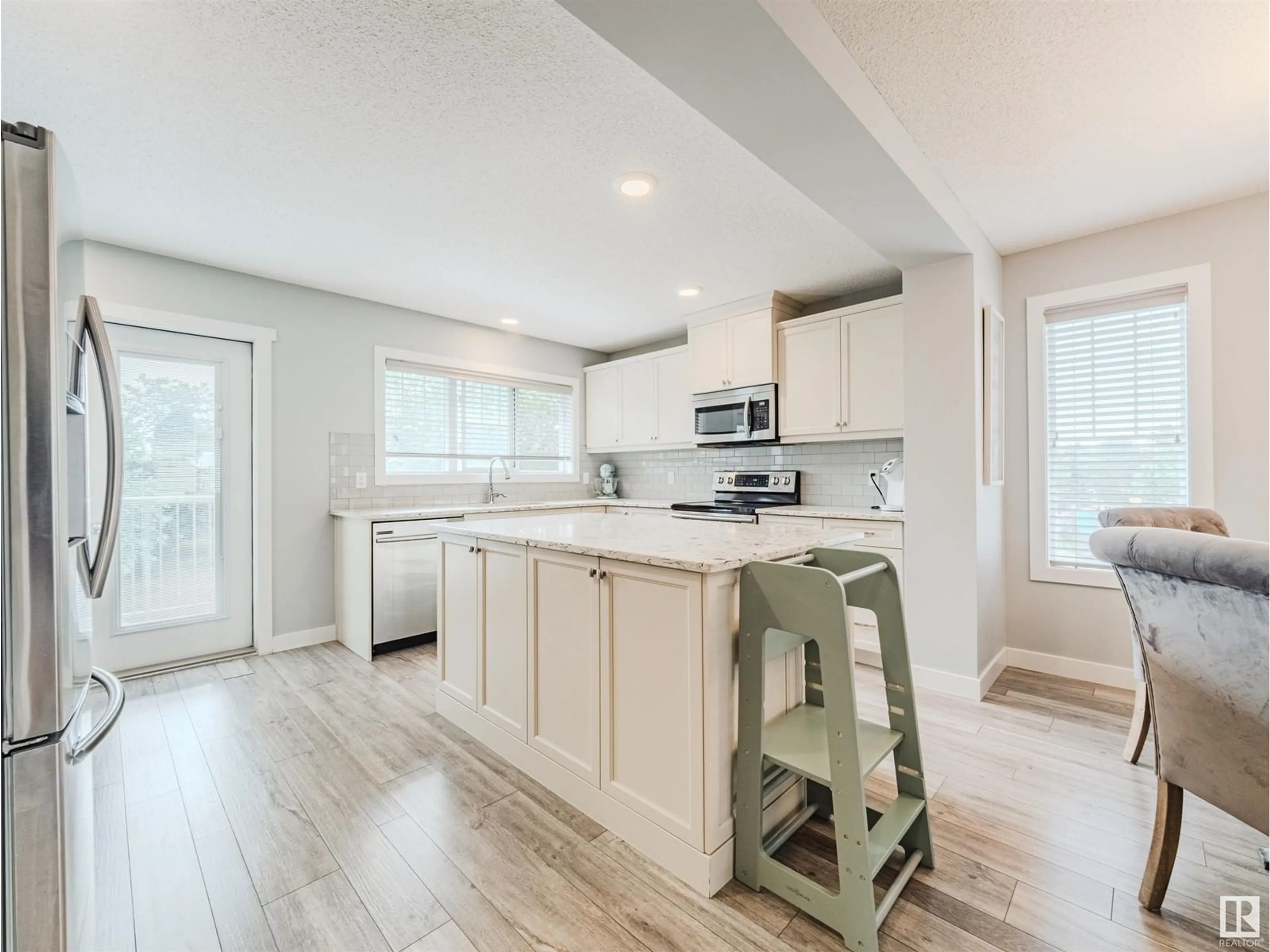 Contemporary kitchen for #45 12815 CUMBERLAND RD NW, Edmonton Alberta T6V0M2