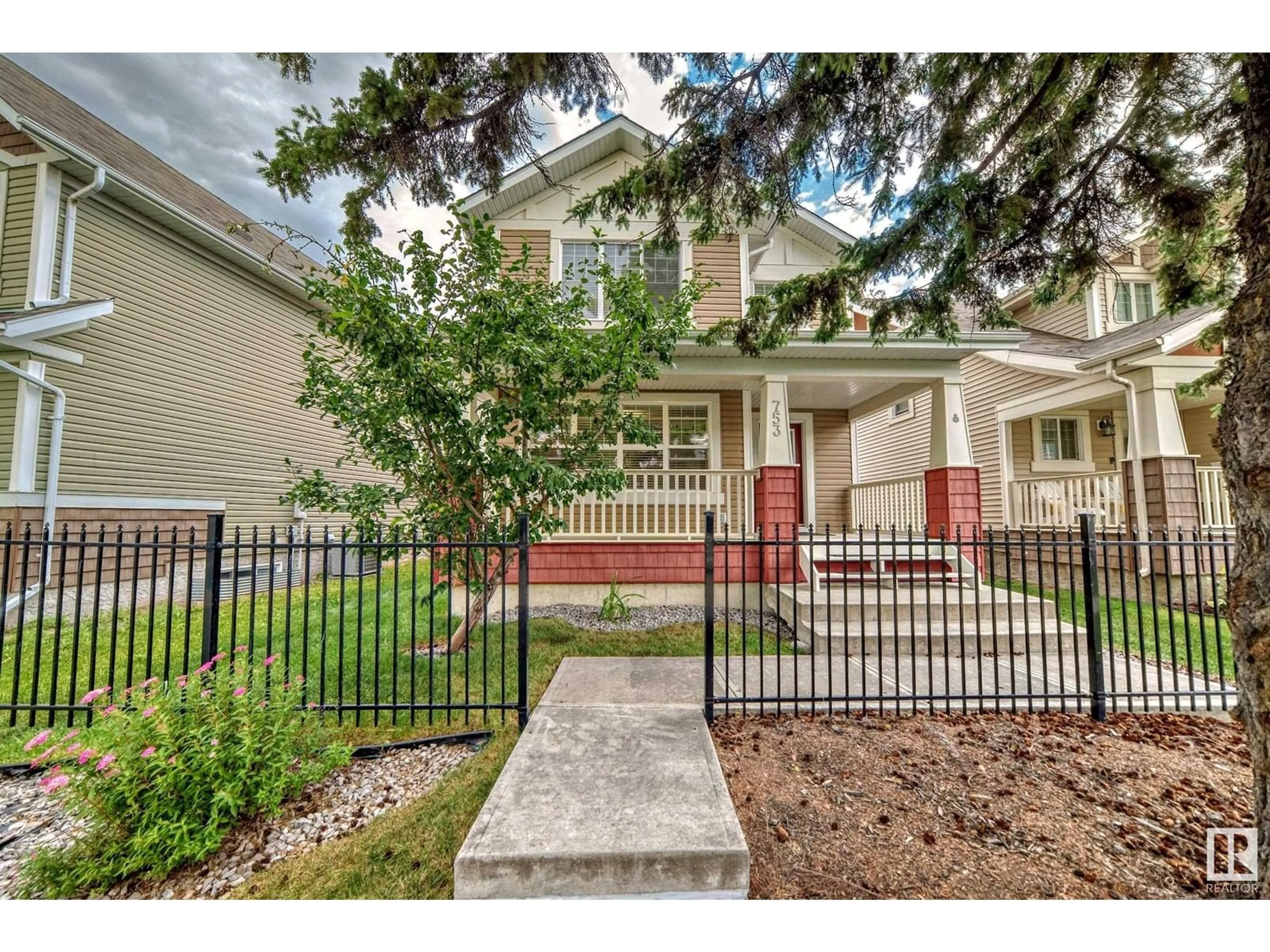 Fenced yard for 753 DECOTEAU WY NW NW, Edmonton Alberta T5E6P3