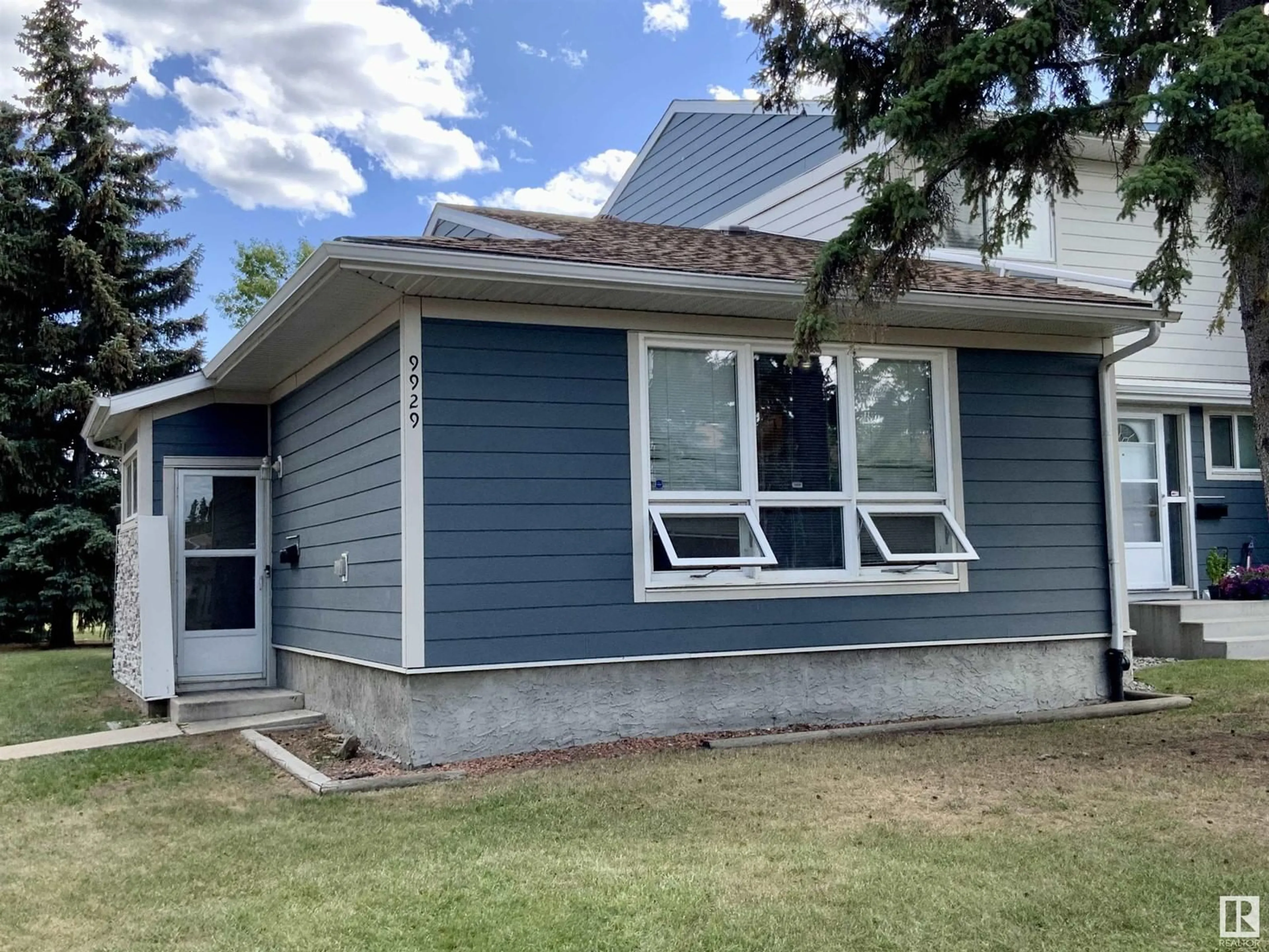 Home with vinyl exterior material for 9929 171 AV NW, Edmonton Alberta T5X4X2
