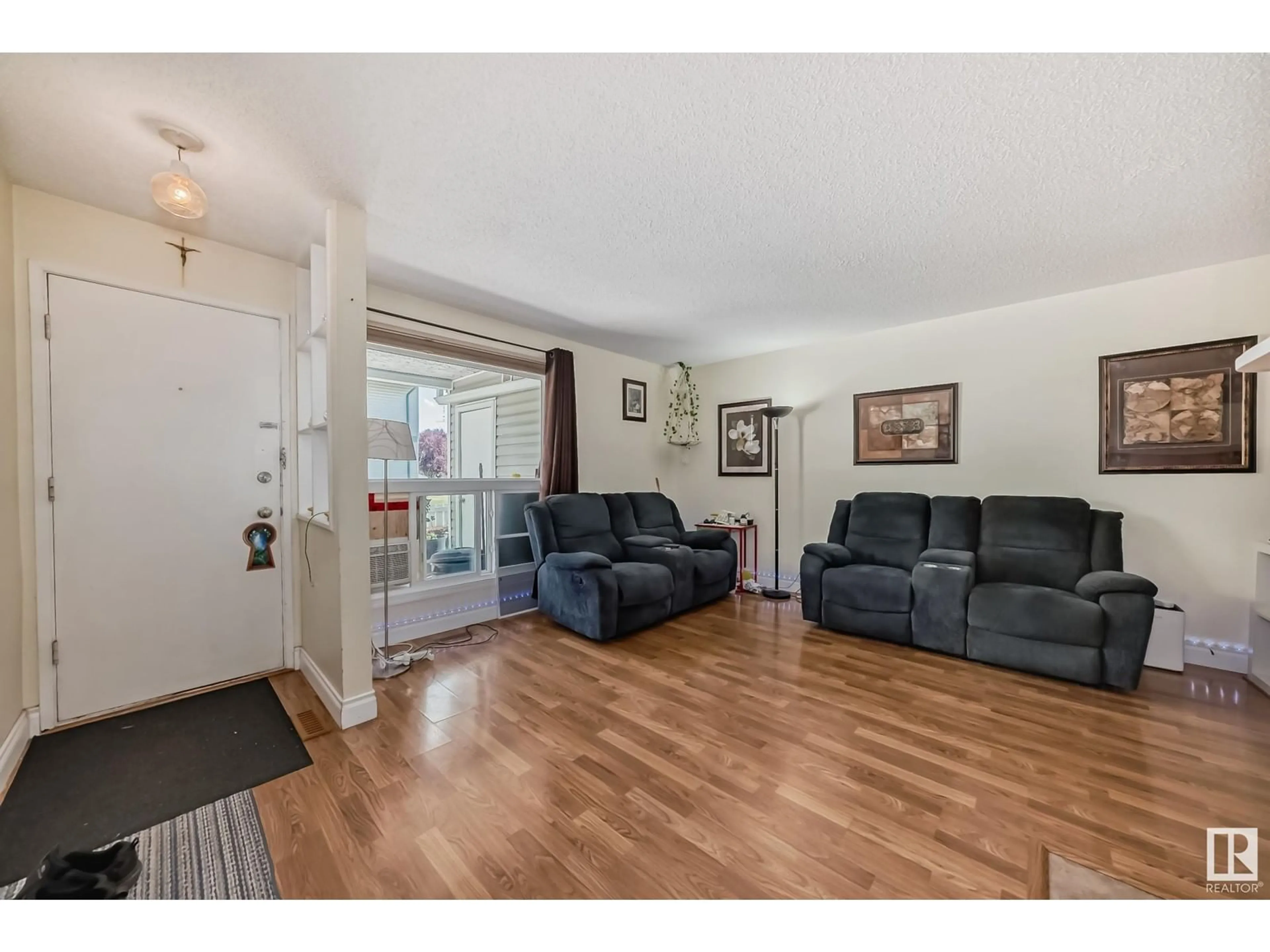 Living room for #25 2703 79 ST NW, Edmonton Alberta T6K3Z6