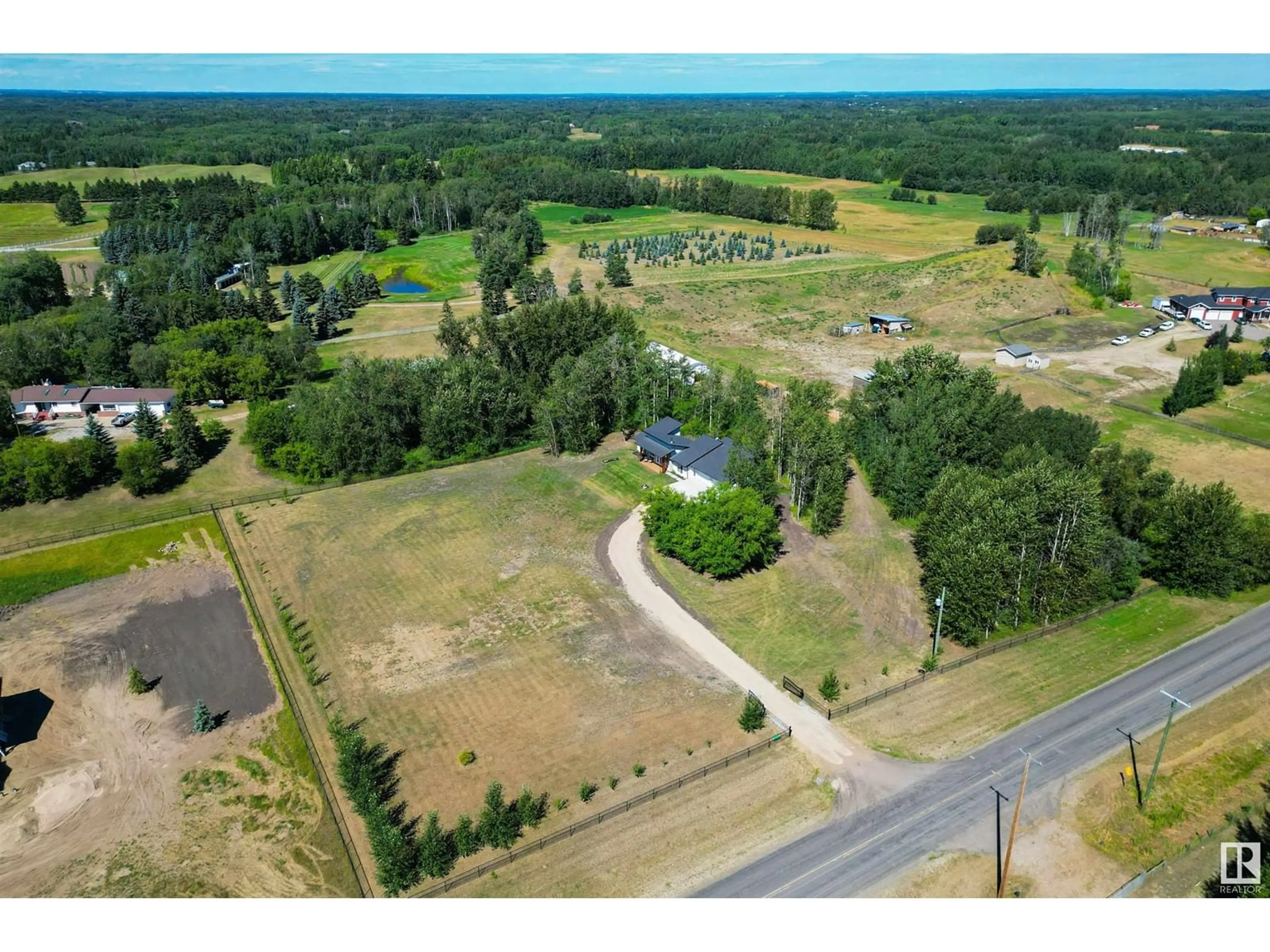 Fenced yard for 51312 RGE RD 261, Rural Parkland County Alberta T7Y1B5