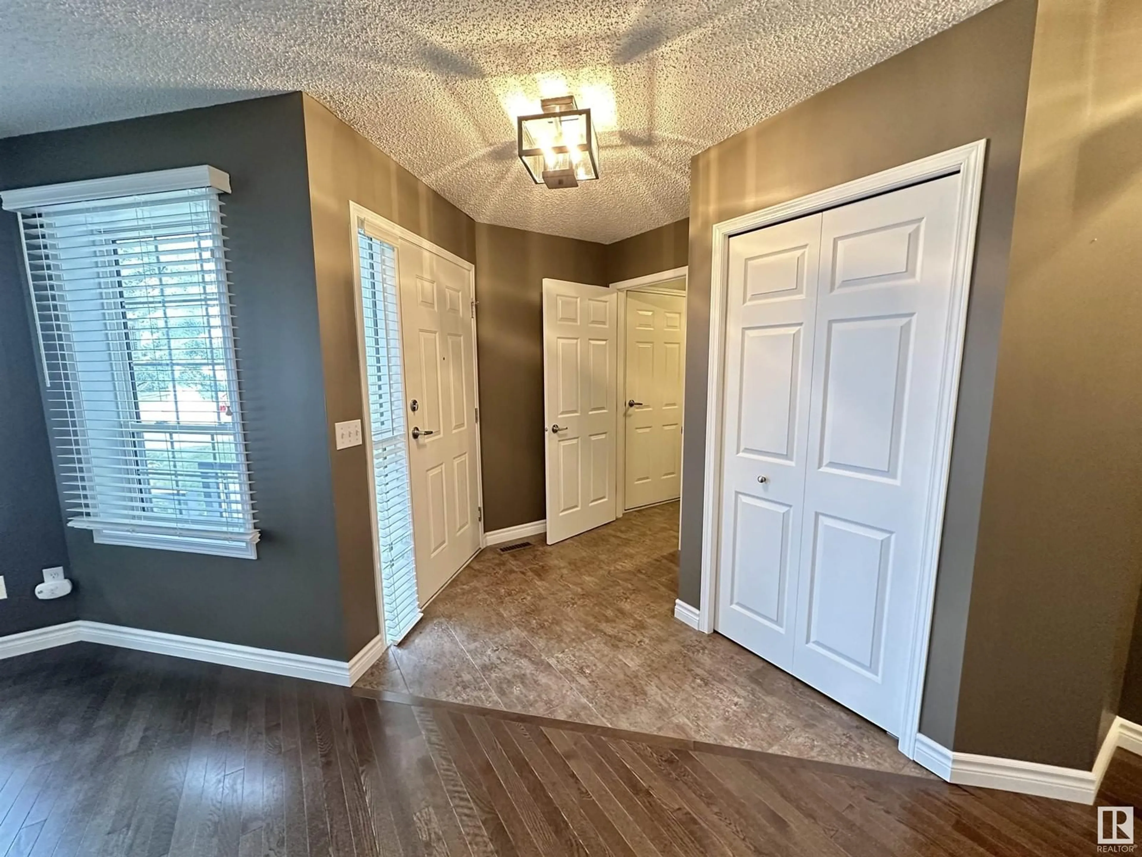 Indoor entryway for 2 CENTURY VILLAS CL, Fort Saskatchewan Alberta T8L4G7