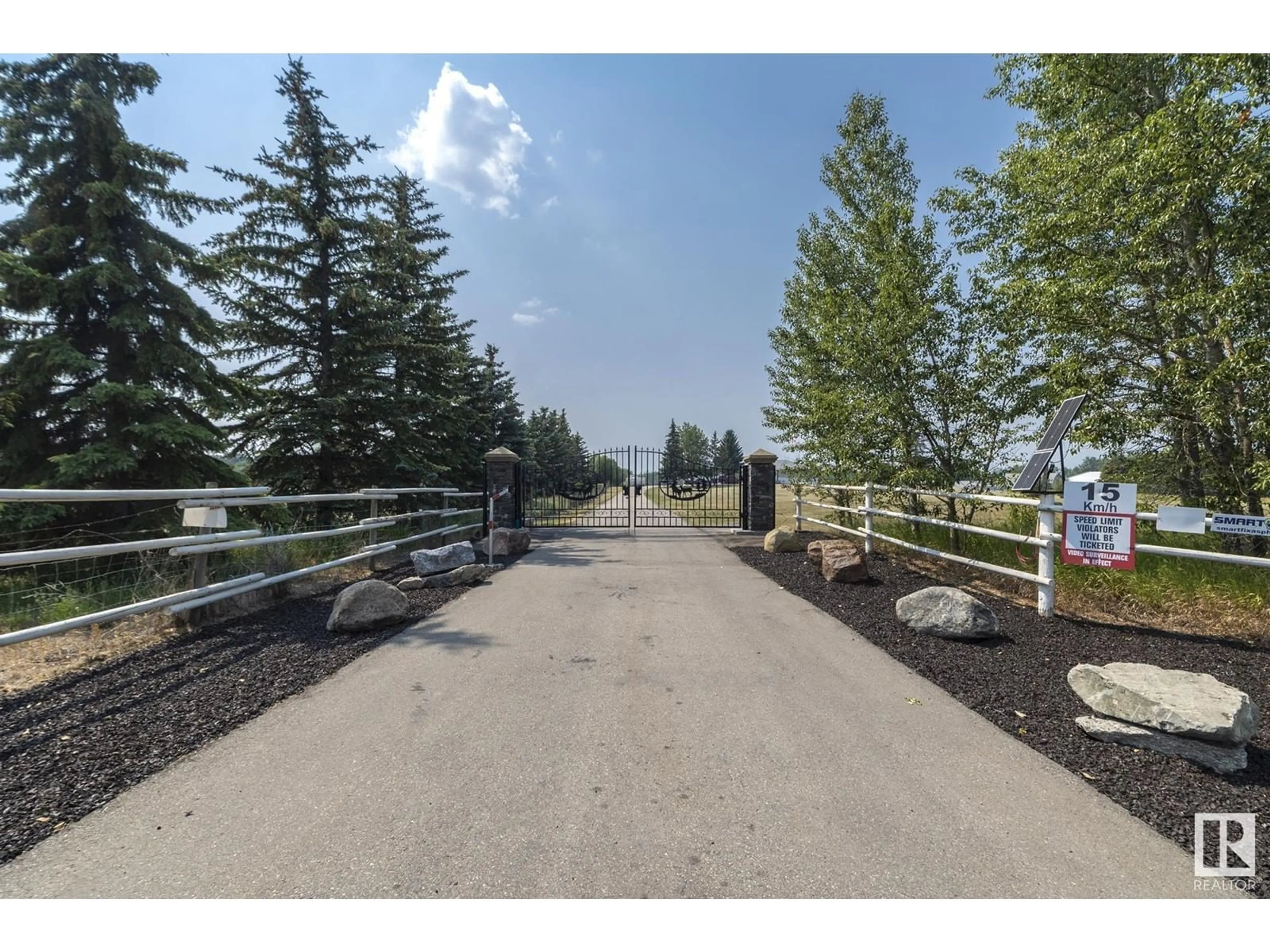 Fenced yard for 53314 HWY 44, Rural Parkland County Alberta T7X3L3