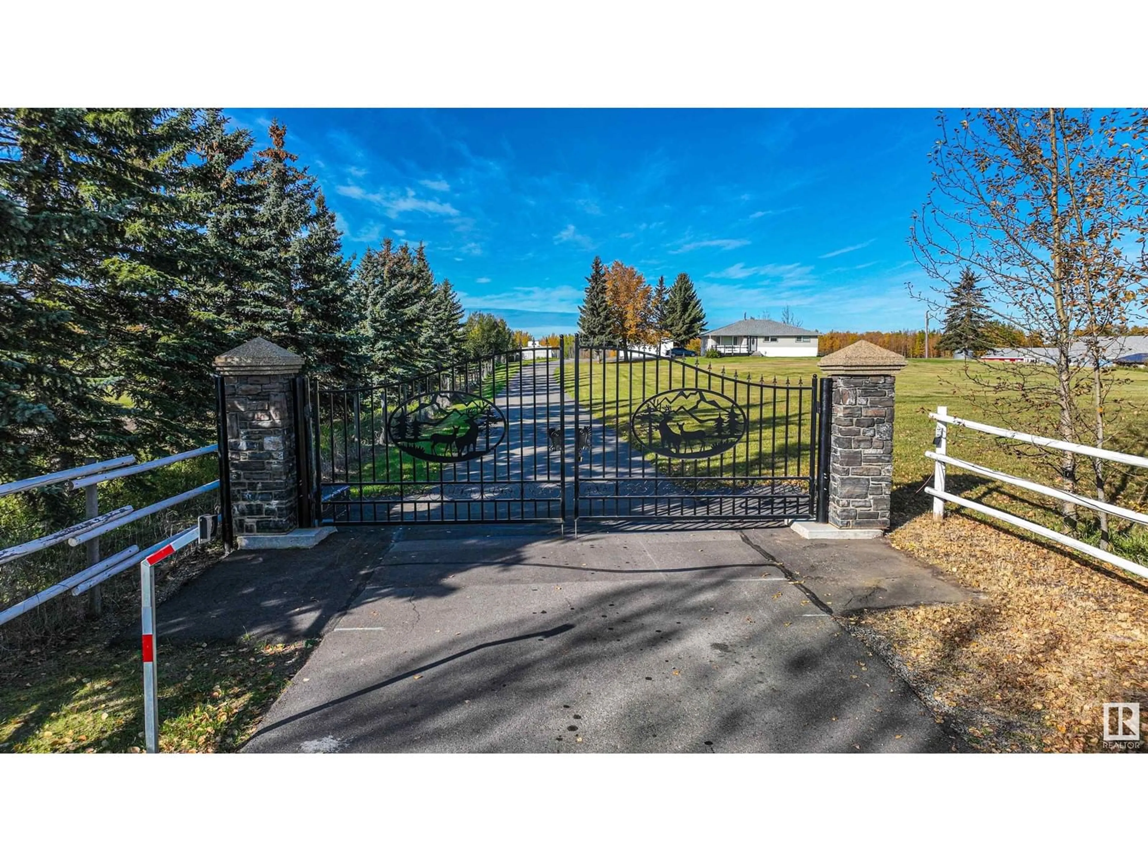 Fenced yard for 53314 HWY 44, Rural Parkland County Alberta T7X3L3