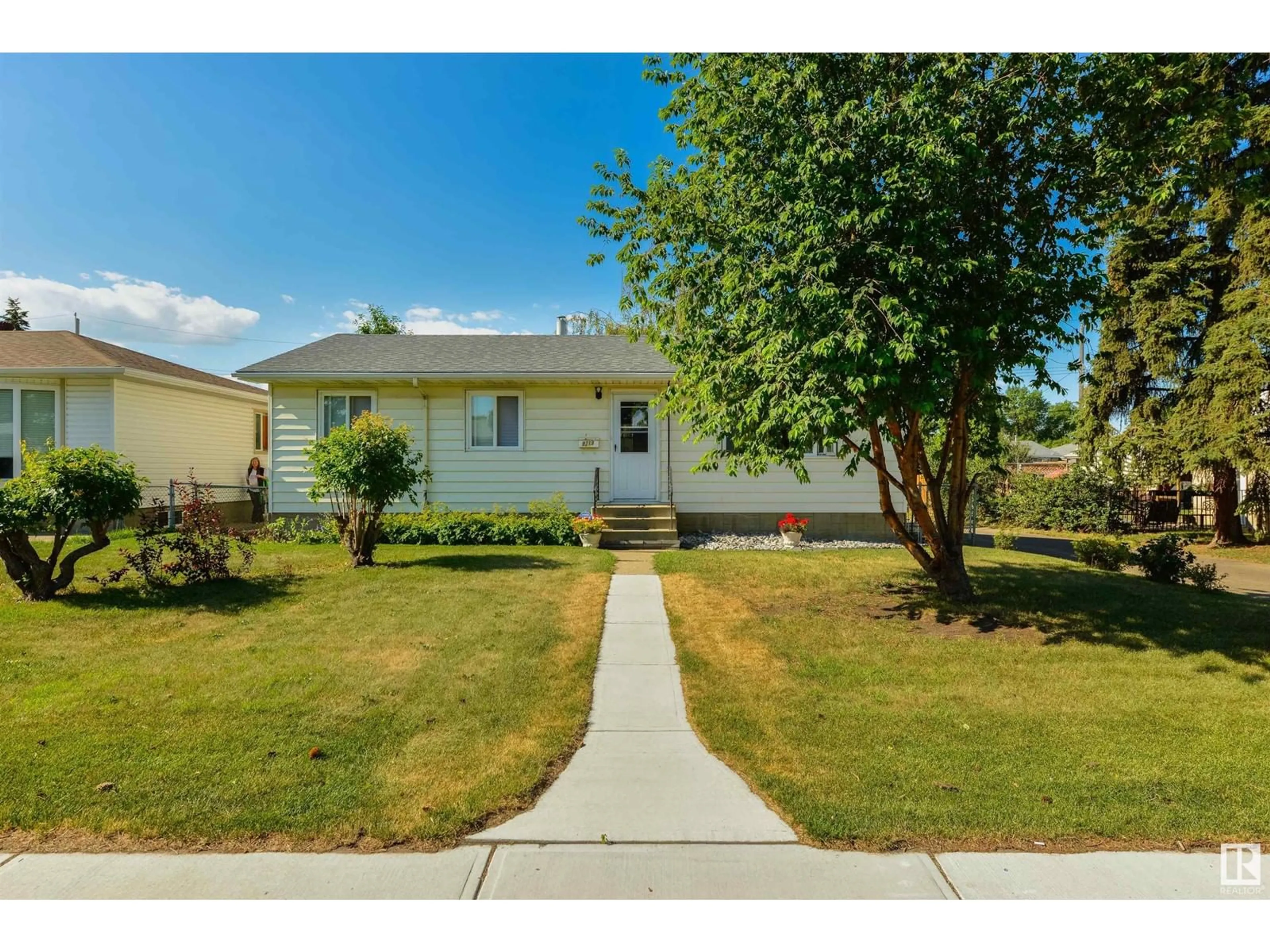 Frontside or backside of a home for 9219 130 AV NW, Edmonton Alberta T5E0S1