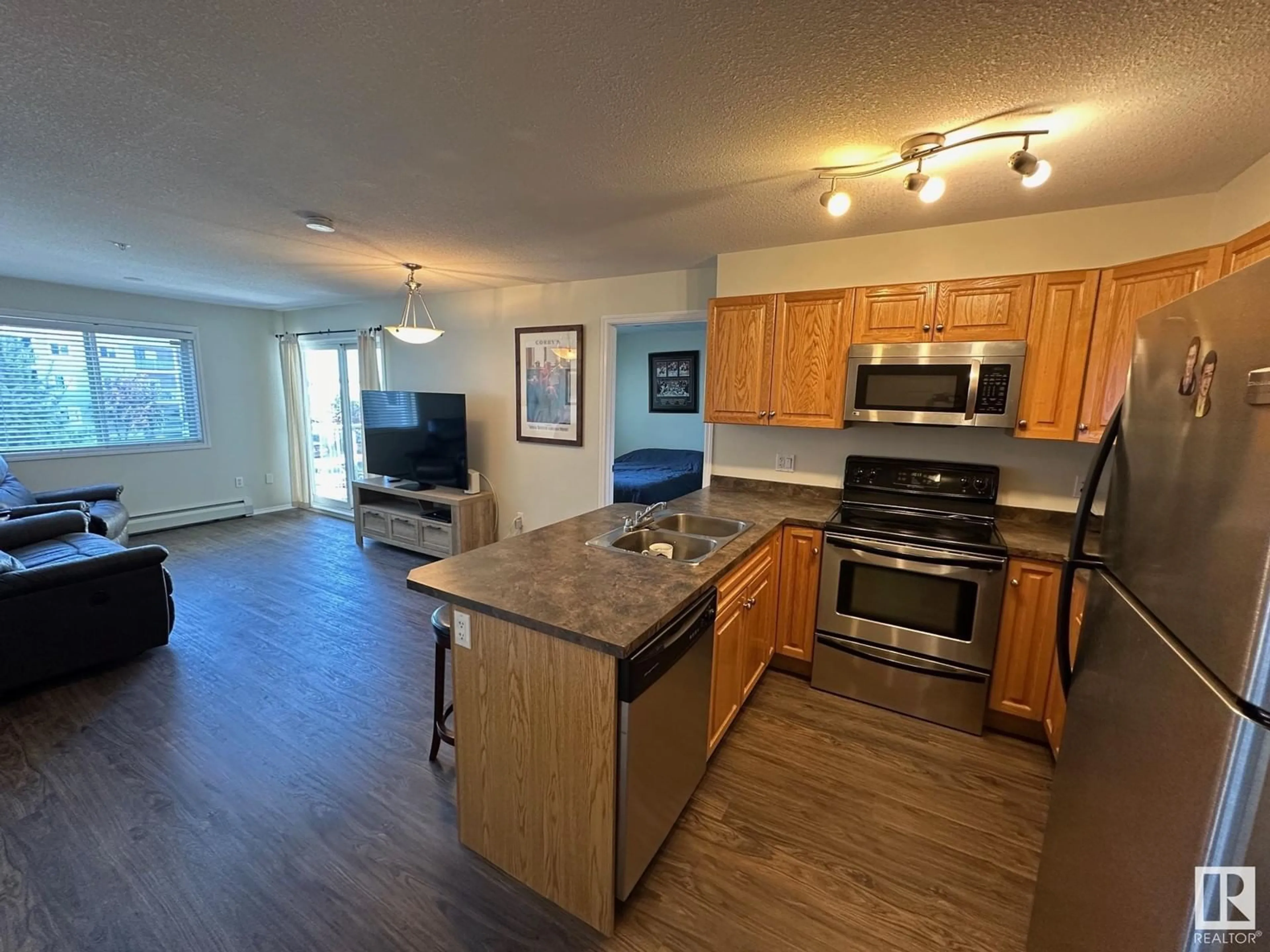 Standard kitchen for #326 4309 33 ST, Stony Plain Alberta T7Z0C4