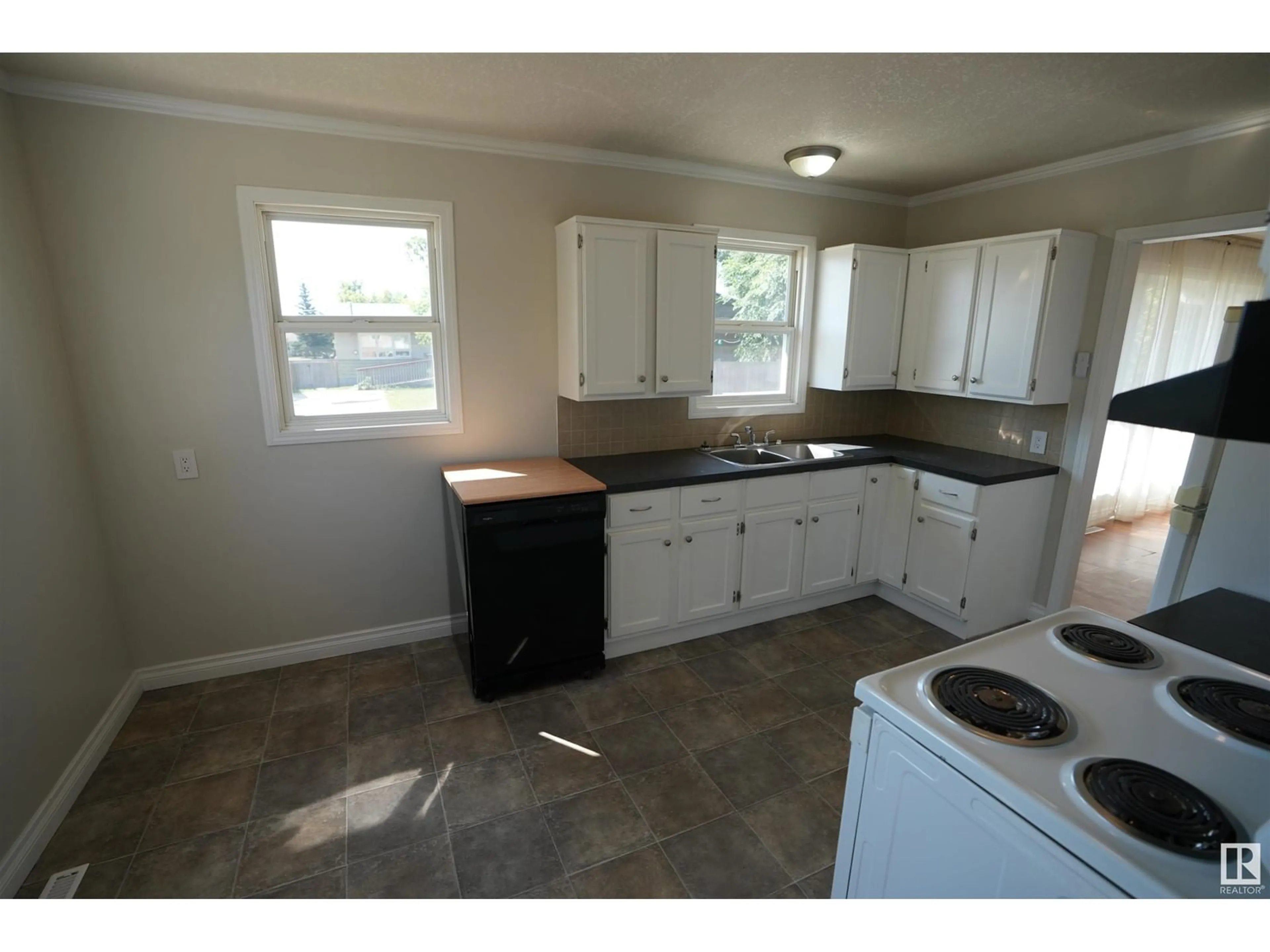 Standard kitchen, unknown for 5126 54 AV, St. Paul Town Alberta T0A3A1