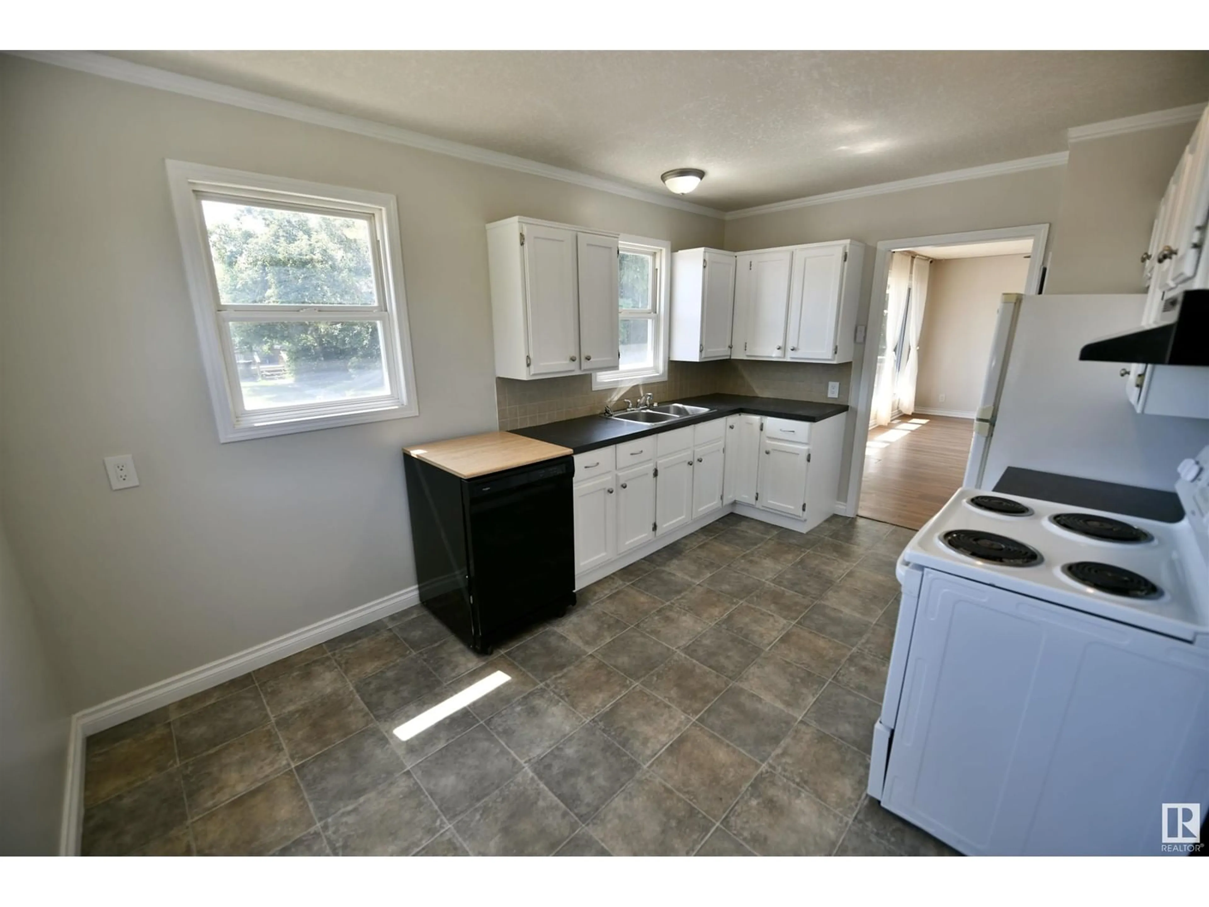 Standard kitchen for 5126 54 AV, St. Paul Town Alberta T0A3A1