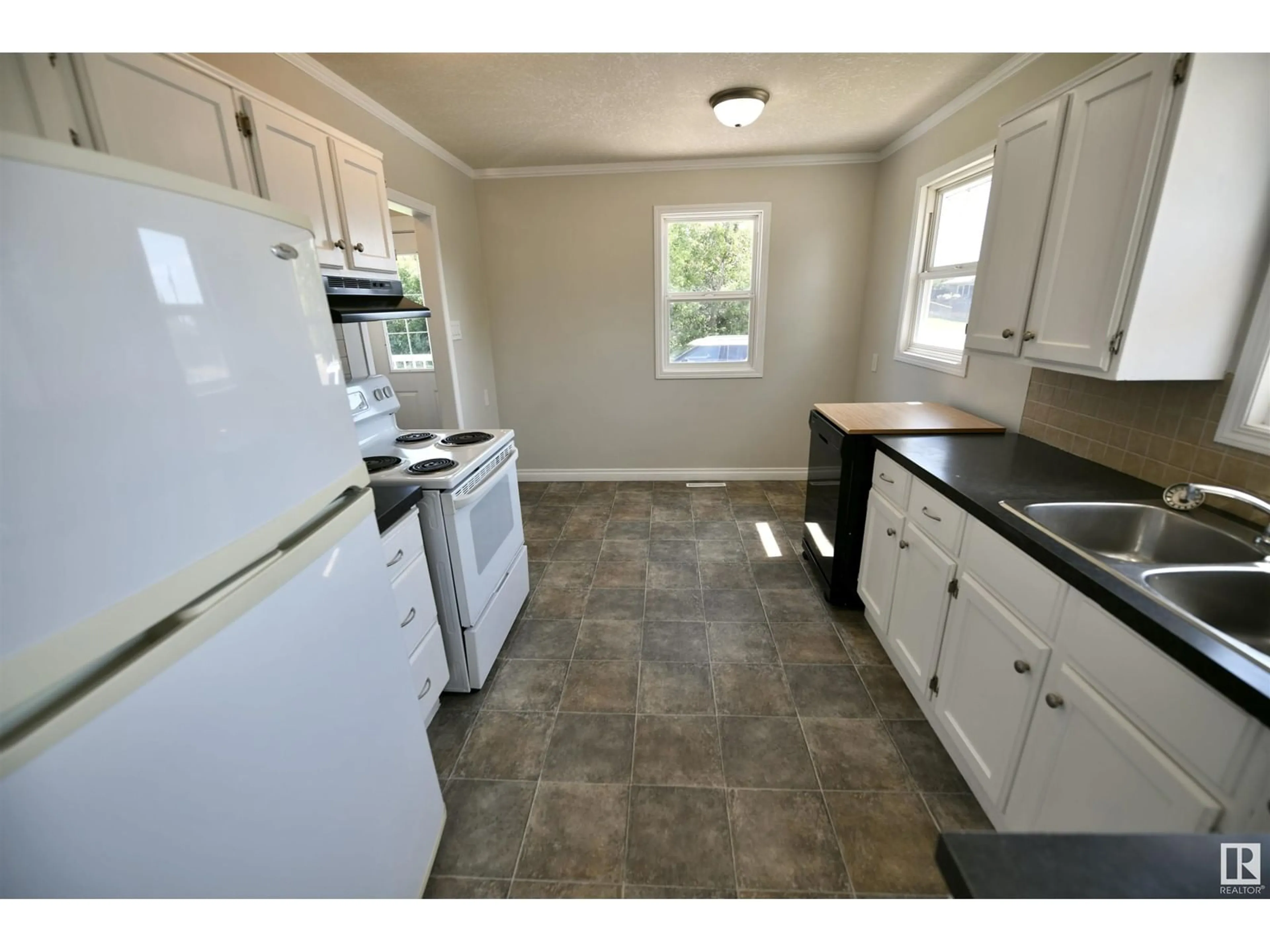 Standard kitchen, wood floors, cottage for 5126 54 AV, St. Paul Town Alberta T0A3A1