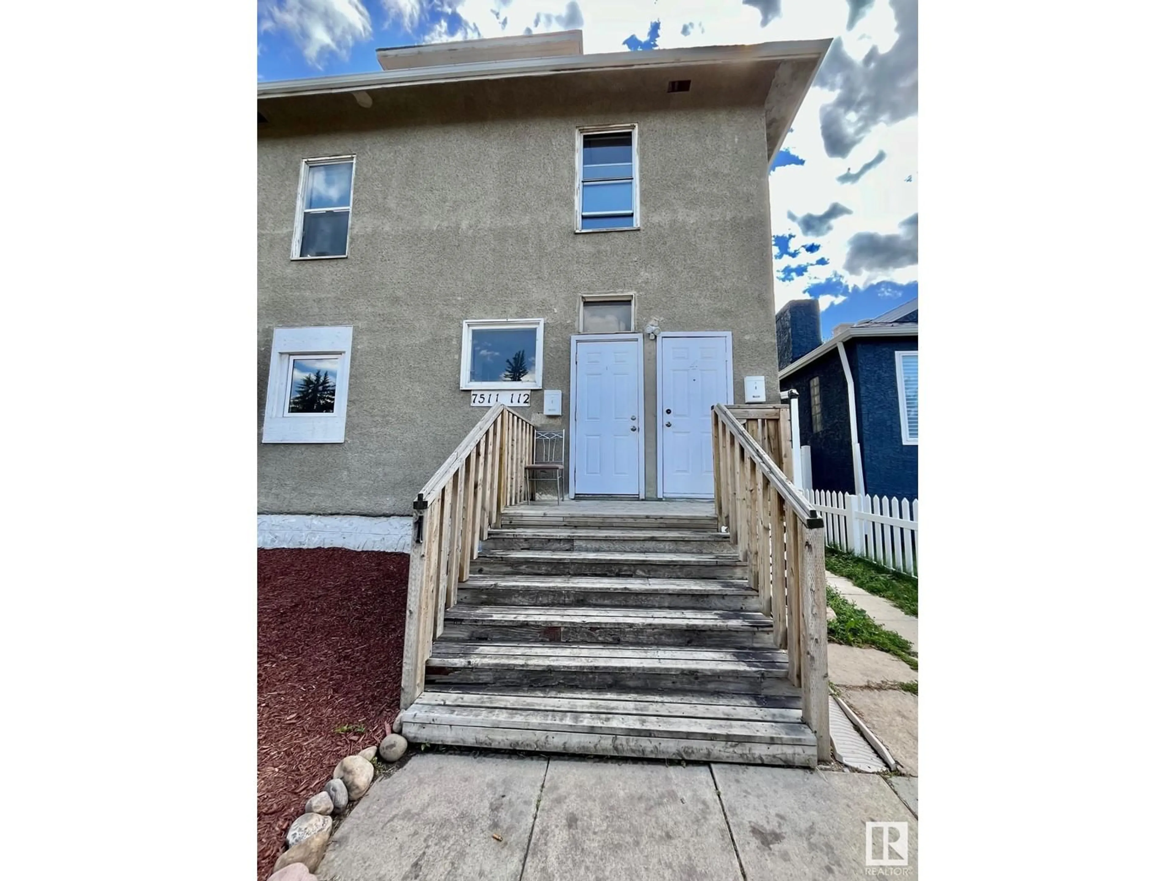 A pic from exterior of the house or condo for 7511 112 AV NW, Edmonton Alberta T5B0E4