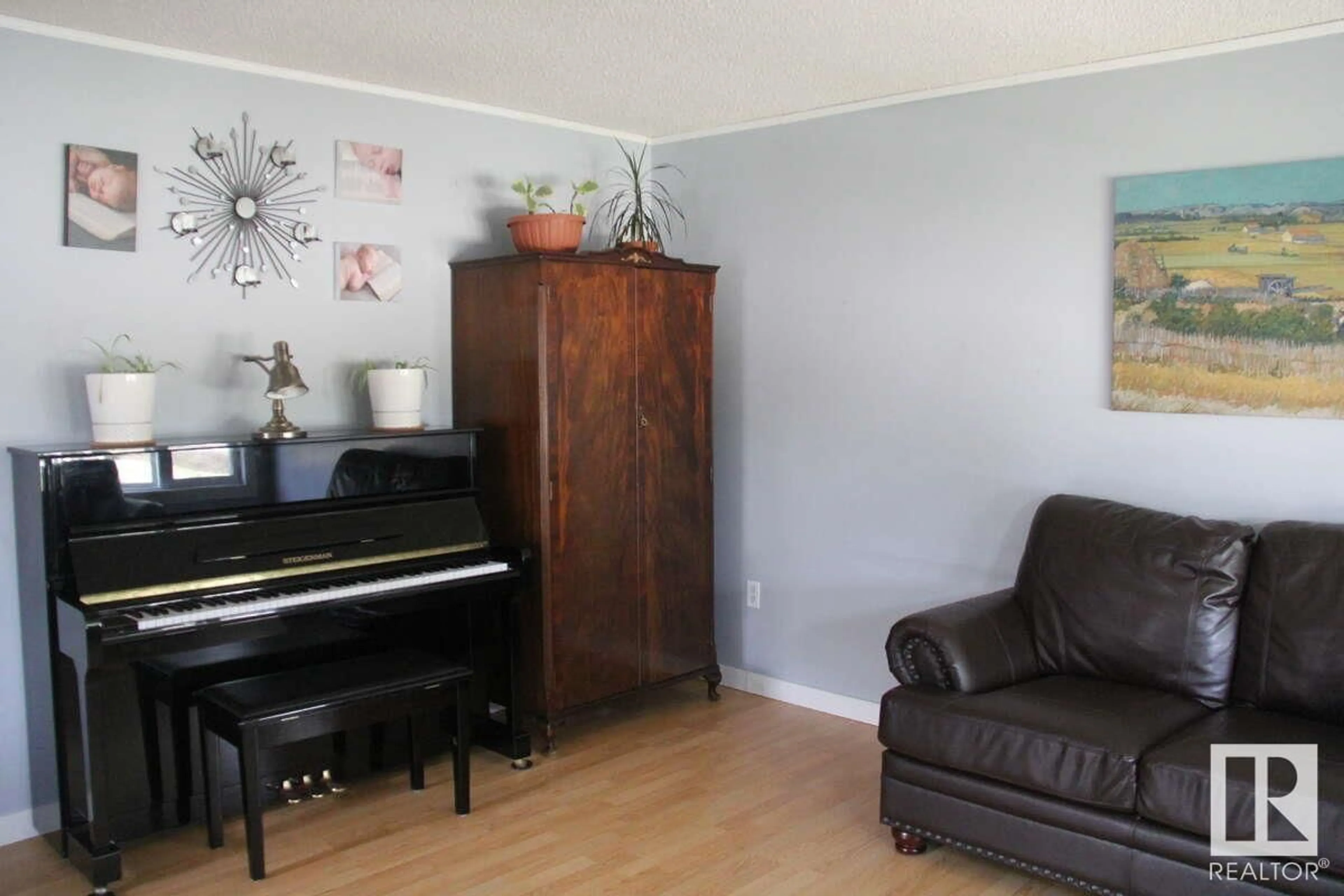 Living room, wood floors for 4904 50 ST, Legal Alberta T0G1L0