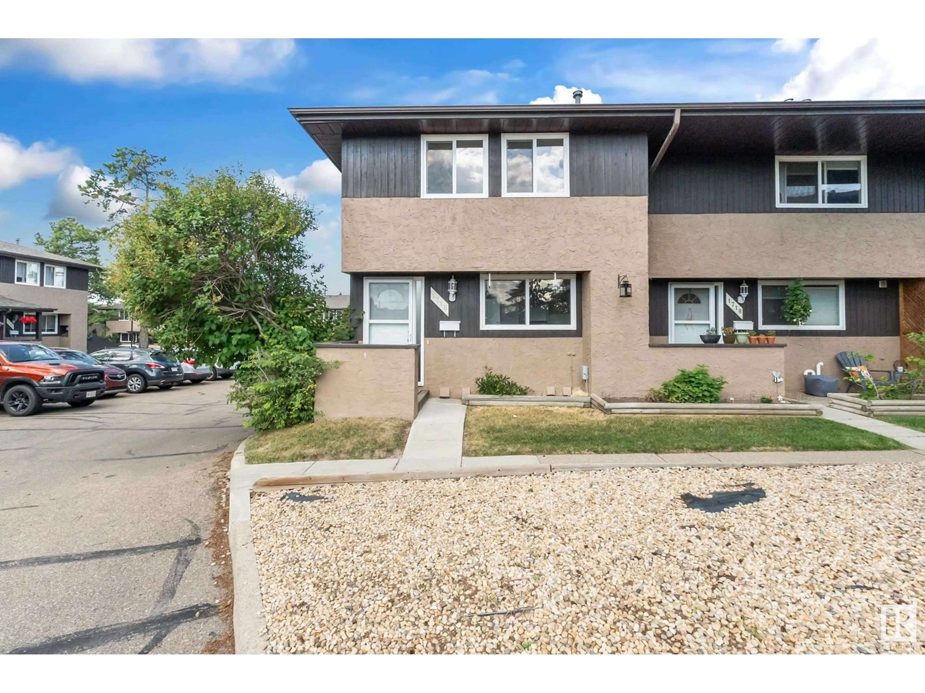 A pic from exterior of the house or condo for 1716 37 ST NW, Edmonton Alberta T6L2R7