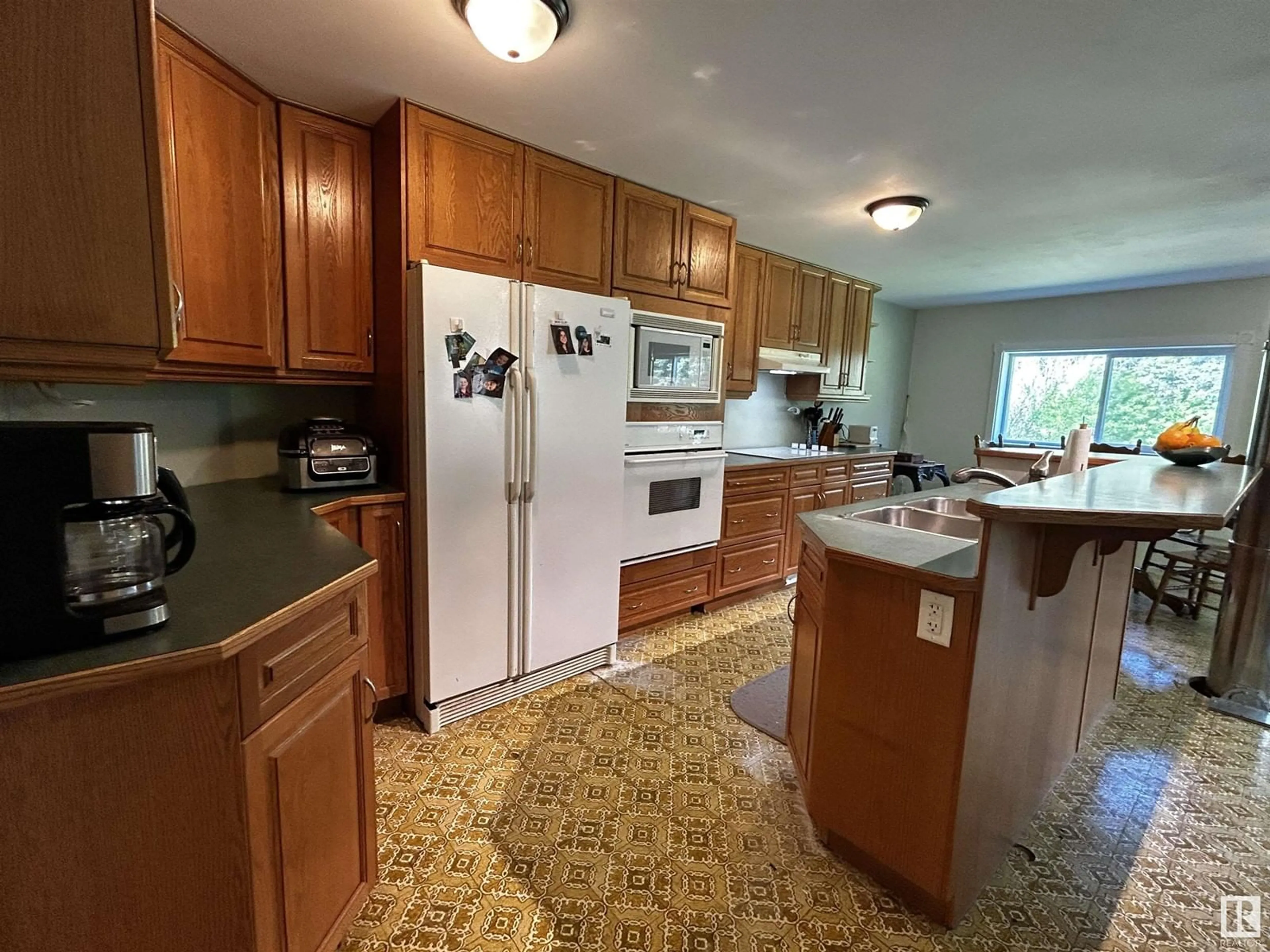 Kitchen for 630002 RR 233, Rural Athabasca County Alberta T0G1Z0