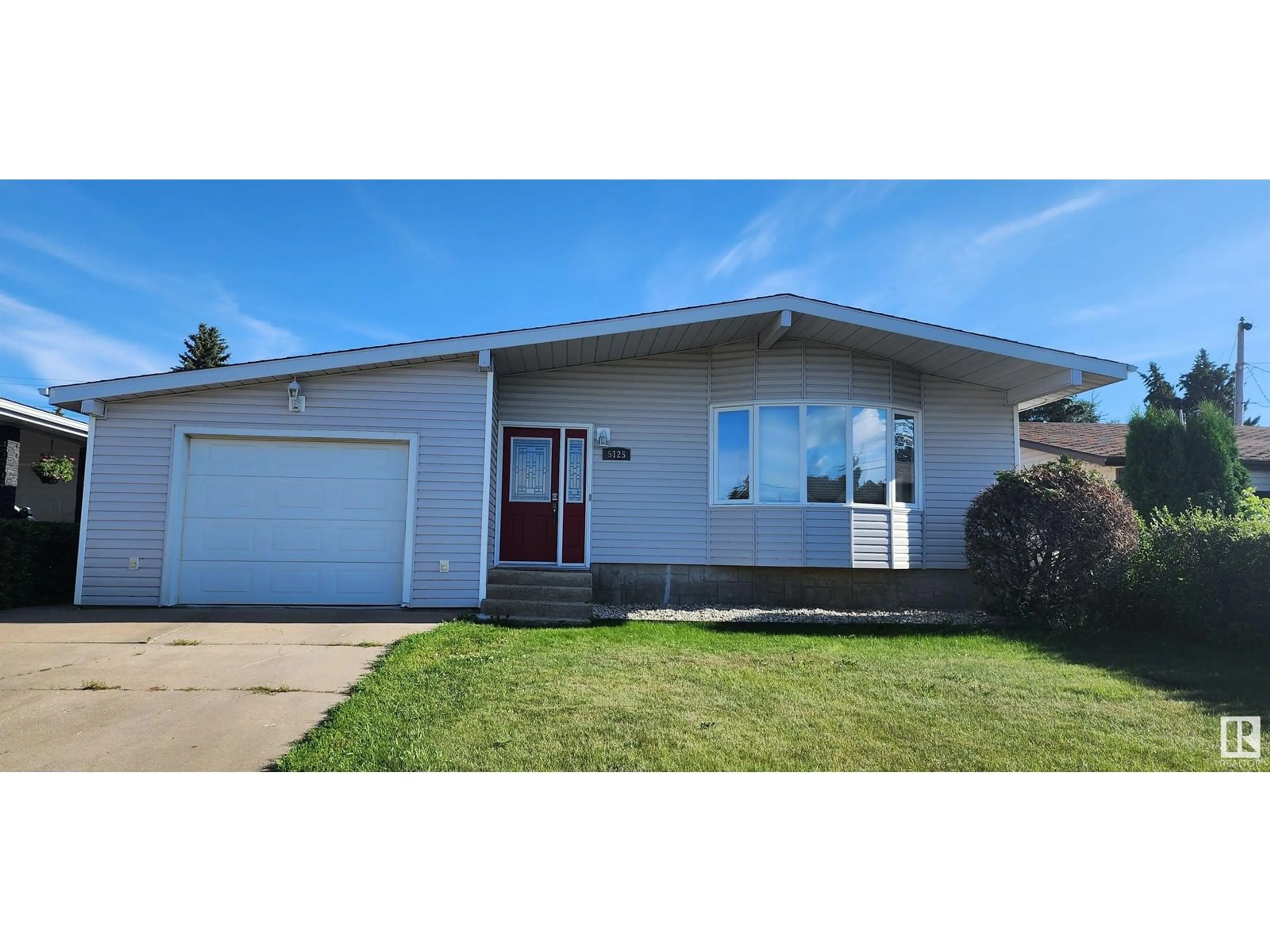 Frontside or backside of a home for 5125 45A AV, Vegreville Alberta T9C1L4