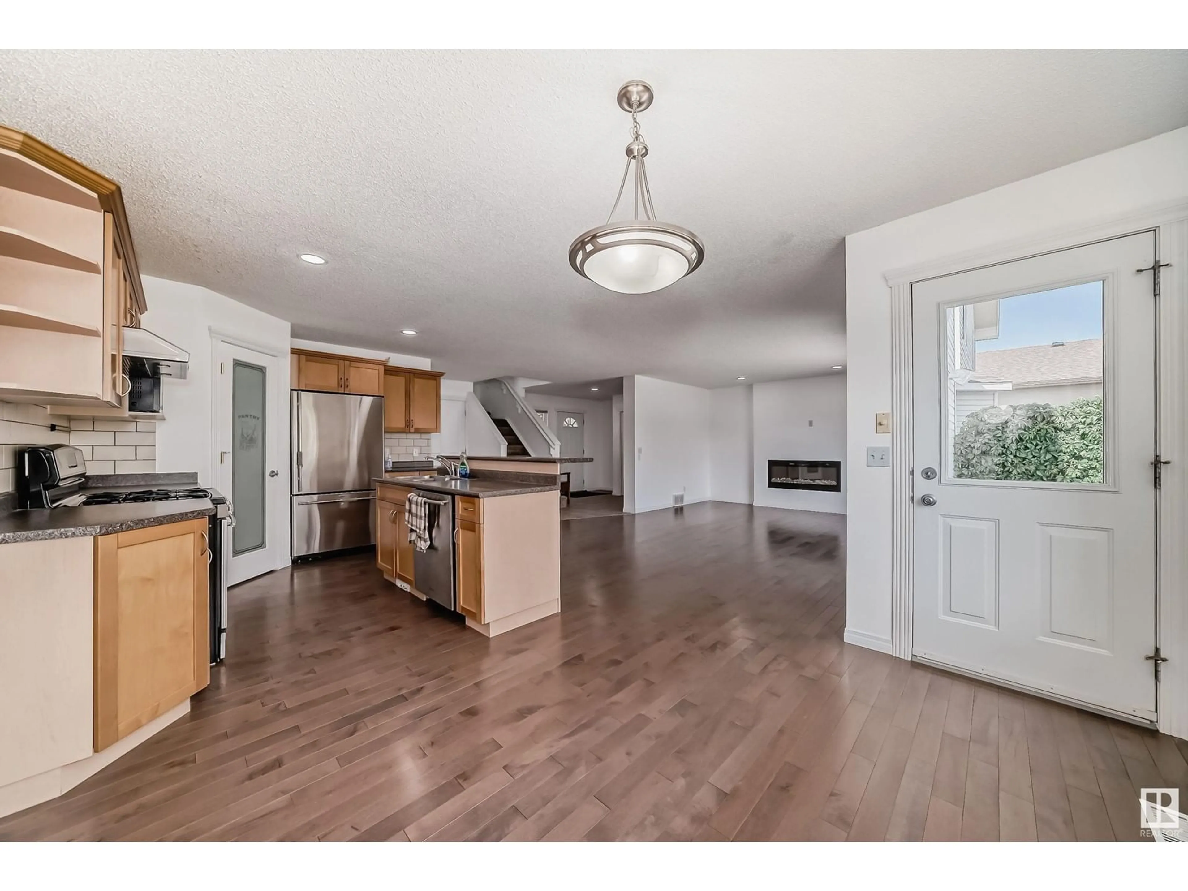 Kitchen for 15411 47 ST NW, Edmonton Alberta T5Y2L6