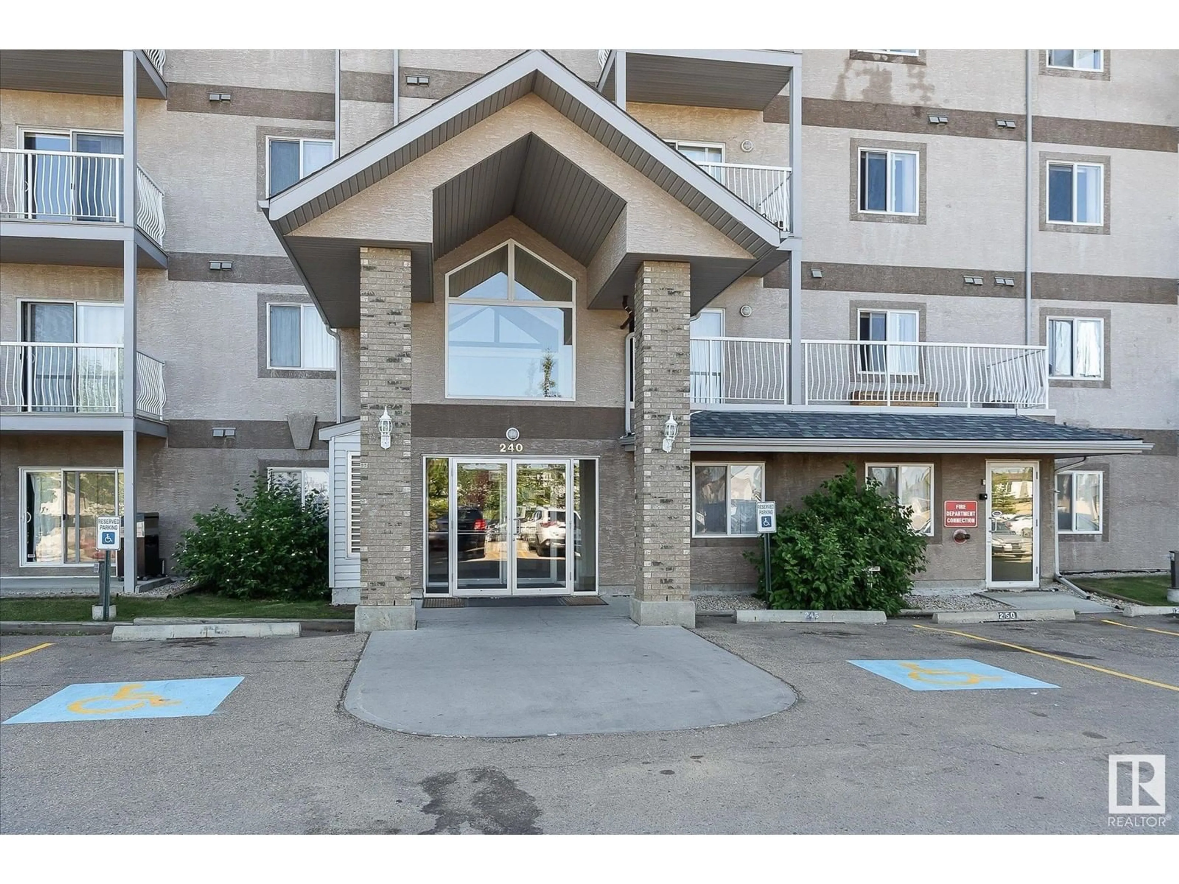 Indoor foyer for #228 240 SPRUCE RIDGE RD, Spruce Grove Alberta T7X0G5