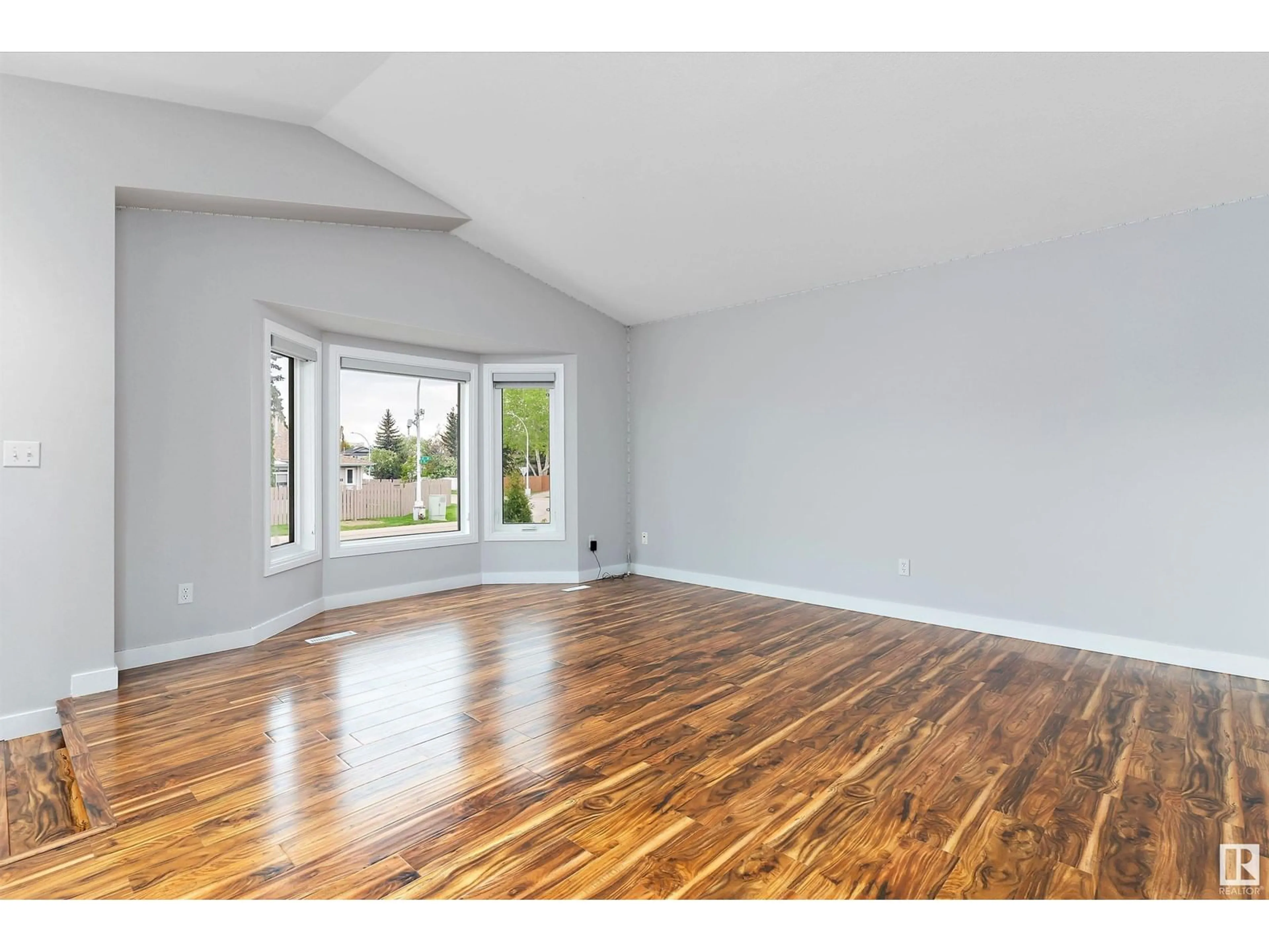 A pic of a room for 2411 47 ST NW, Edmonton Alberta T6L4P6