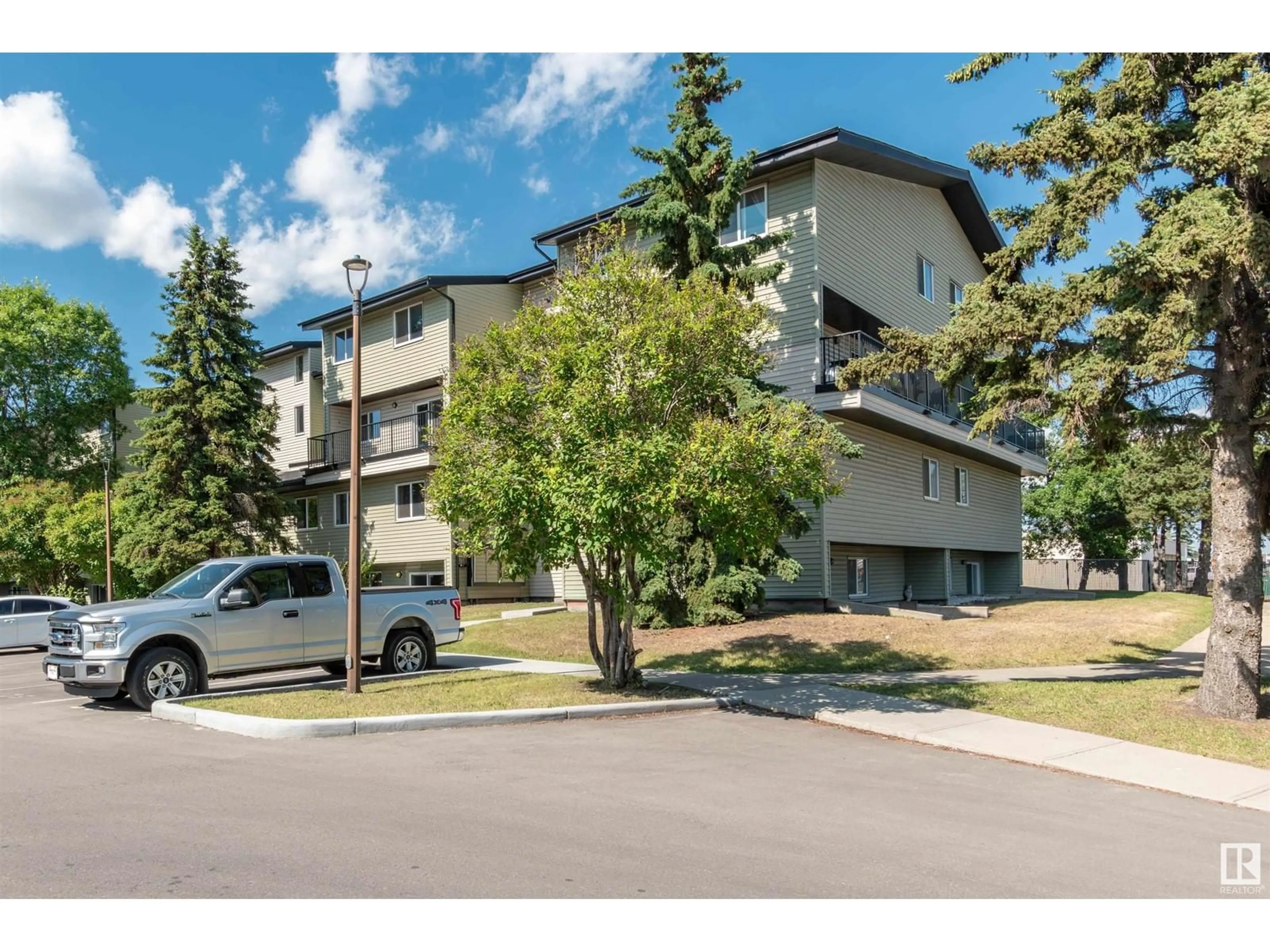 A pic from exterior of the house or condo for #4 13460 FORT RD NW, Edmonton Alberta T5A1C5