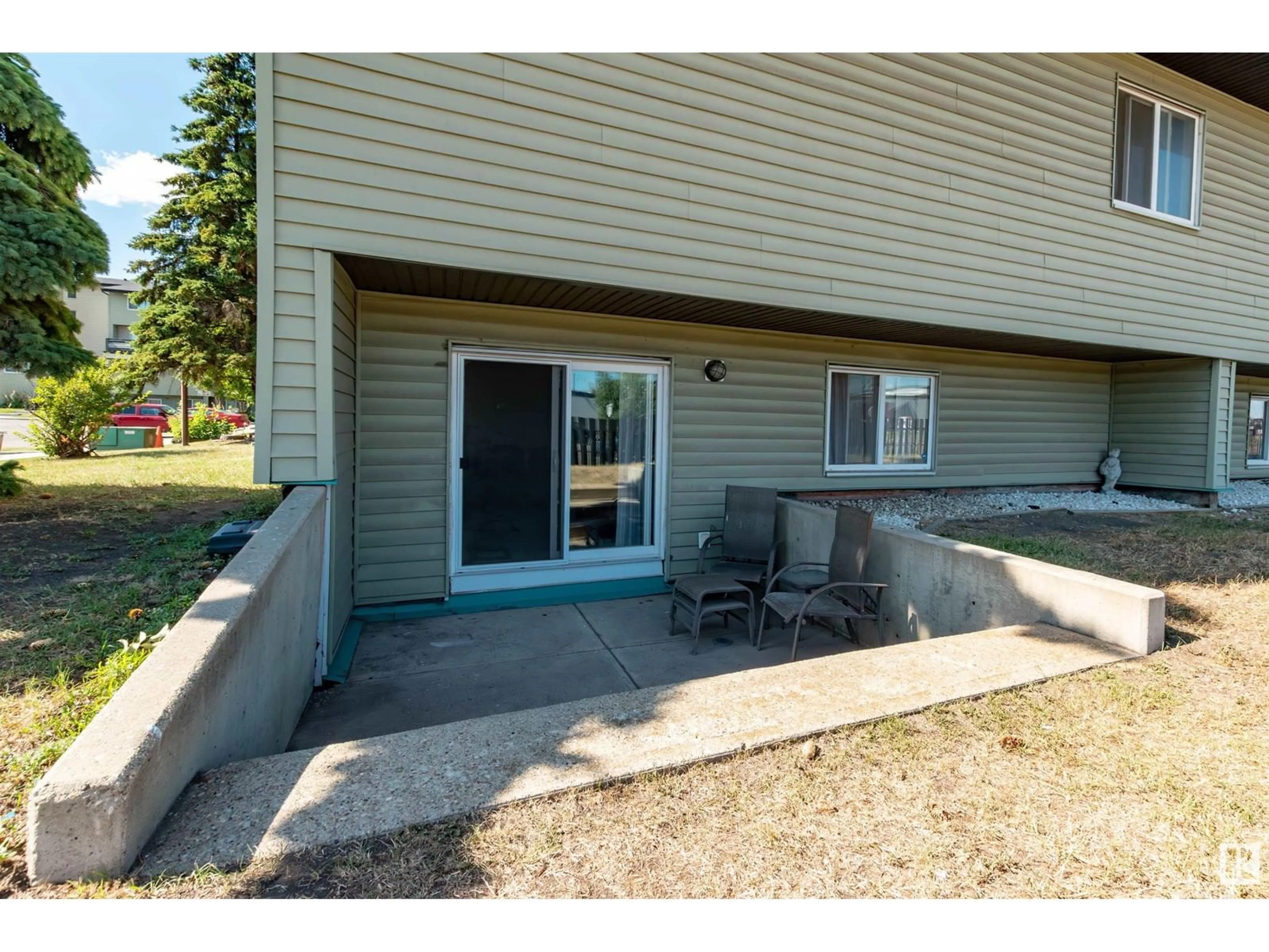 A pic from exterior of the house or condo for #4 13460 FORT RD NW, Edmonton Alberta T5A1C5