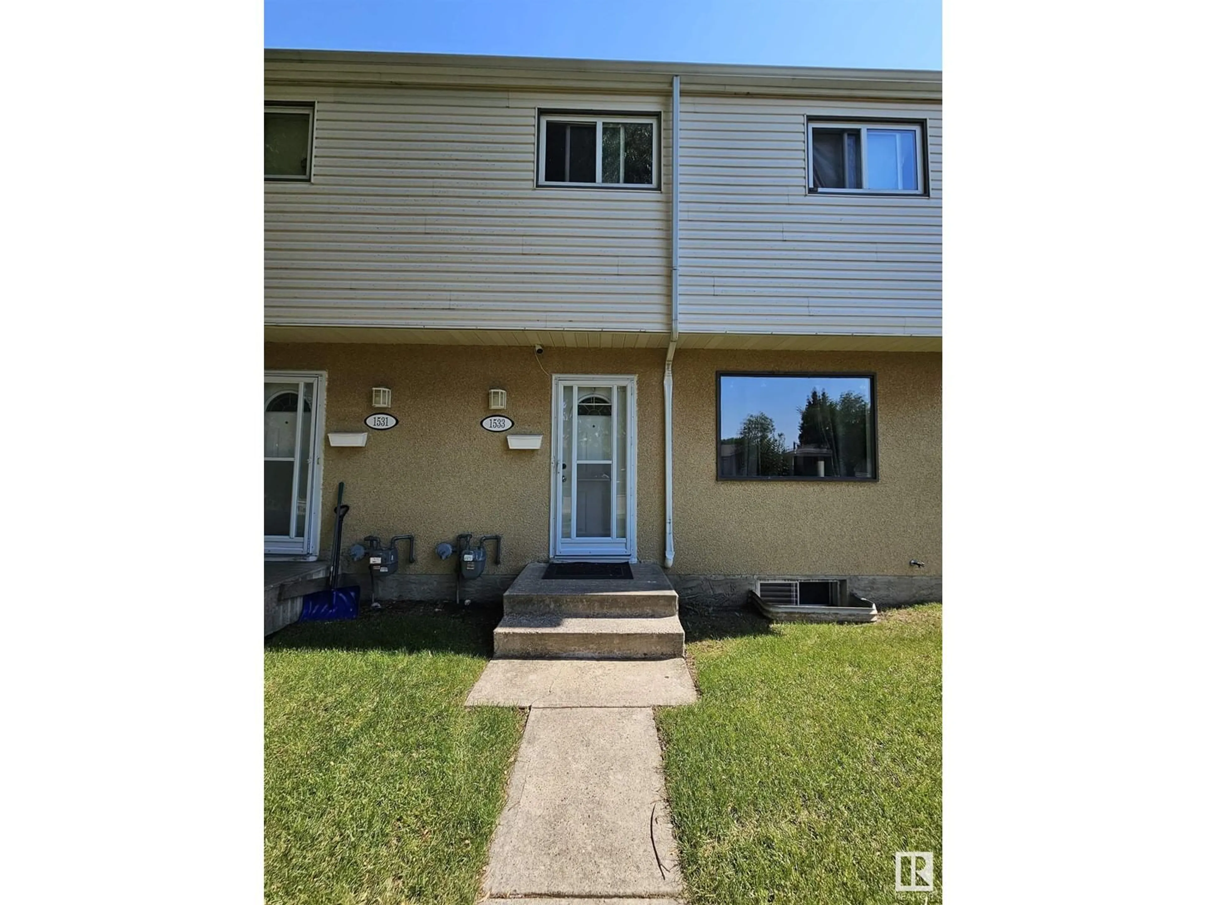 A pic from exterior of the house or condo for 1533 KNOTTWOOD RD N NW, Edmonton Alberta T6K2K1