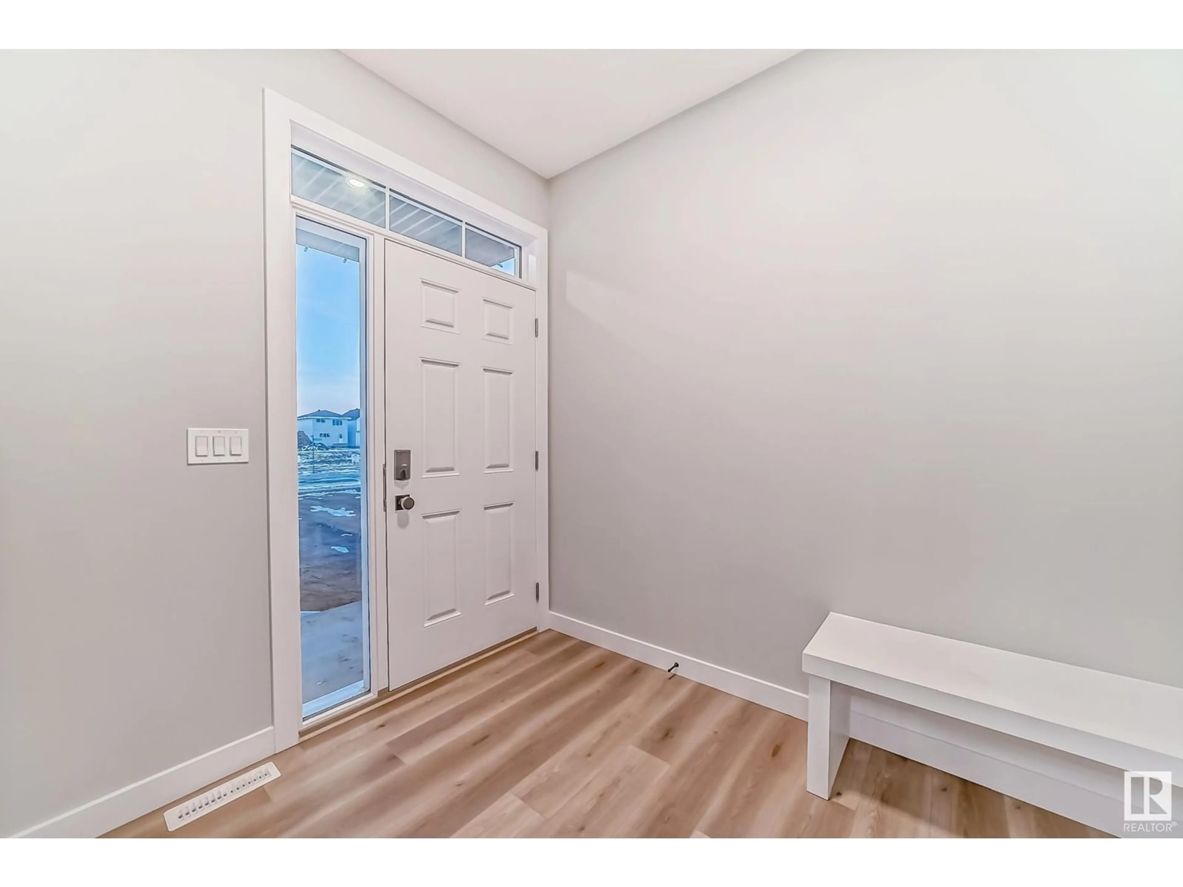 Indoor entryway, wood floors for 10206 92A AV, Morinville Alberta T8R1A0