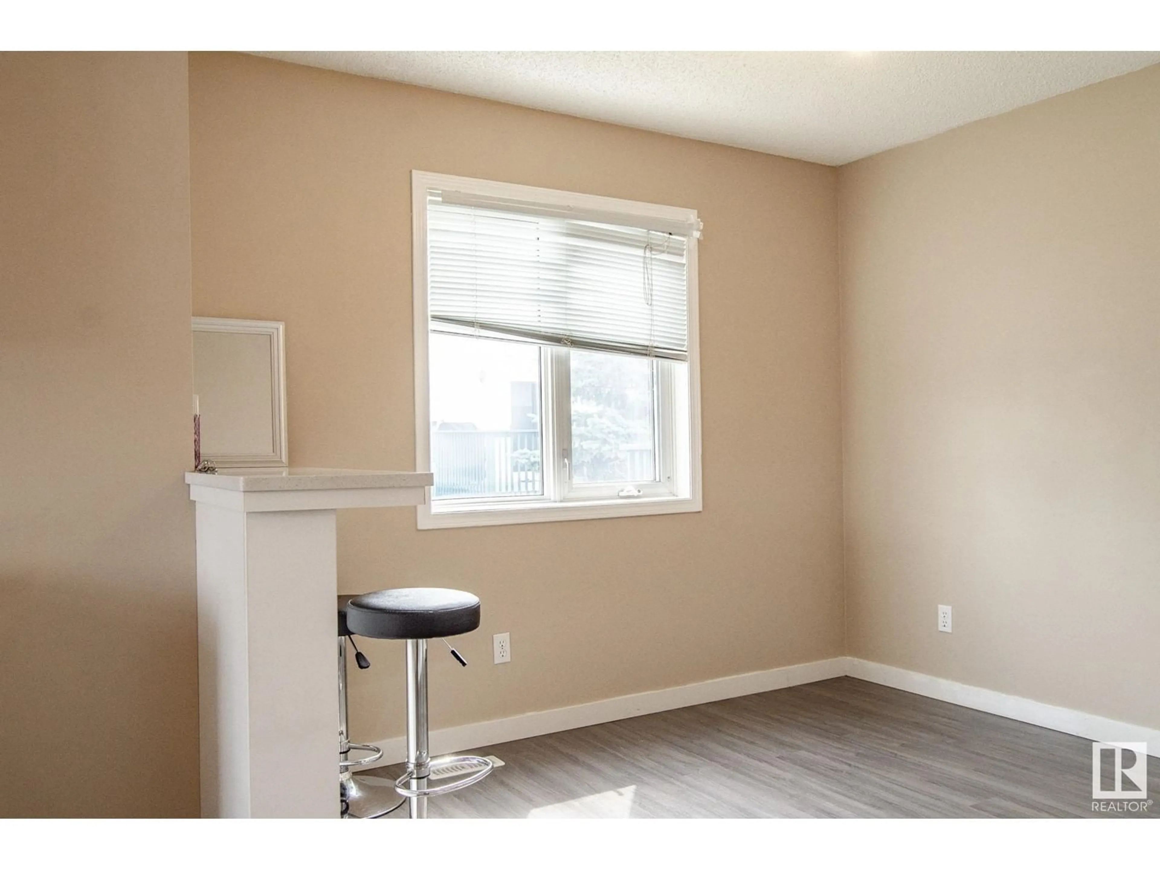 A pic of a room for 1906 65 ST NW, Edmonton Alberta T6L7A2