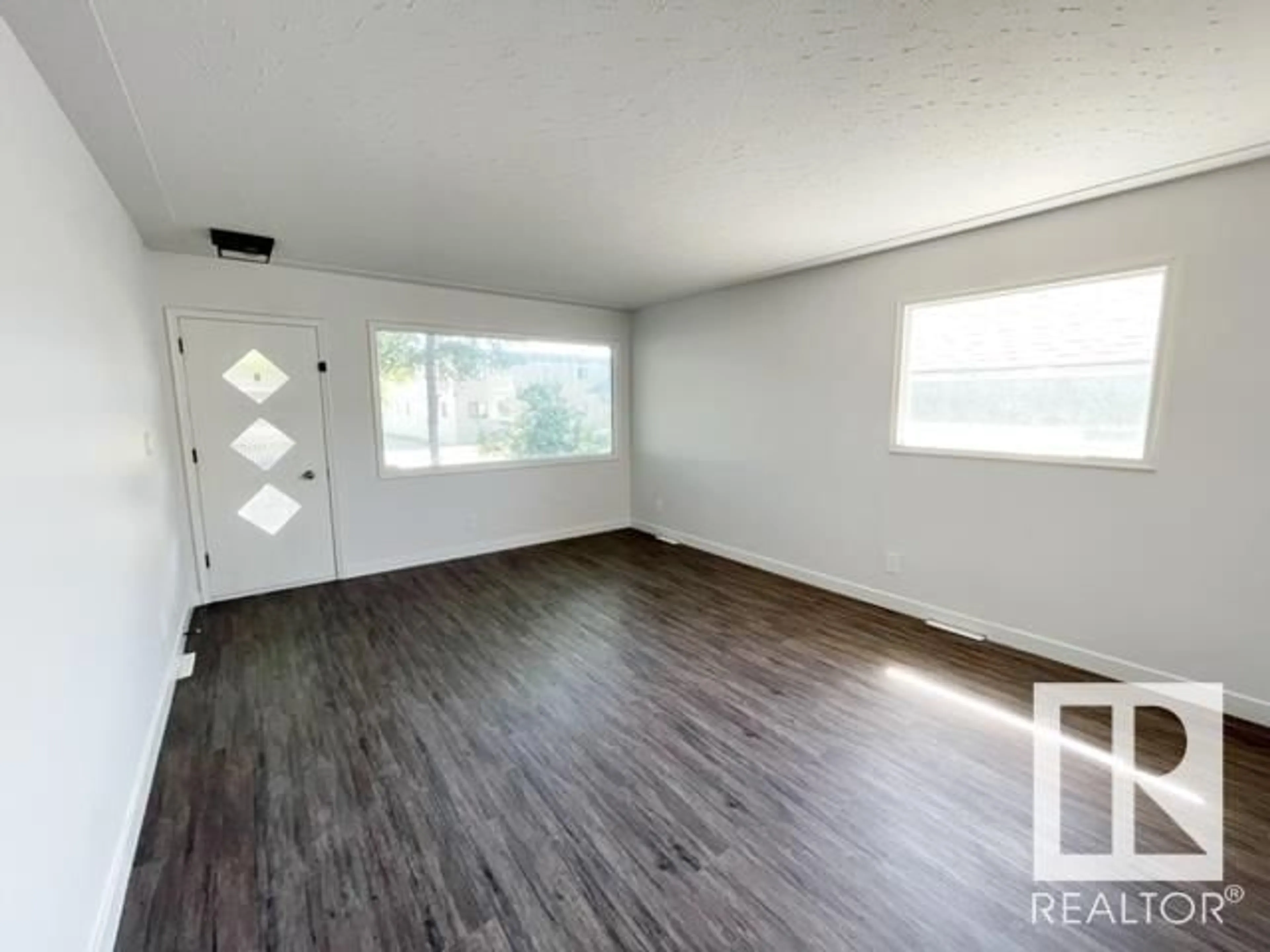 A pic of a room for 11814 70 ST NW, Edmonton Alberta T5B1T7