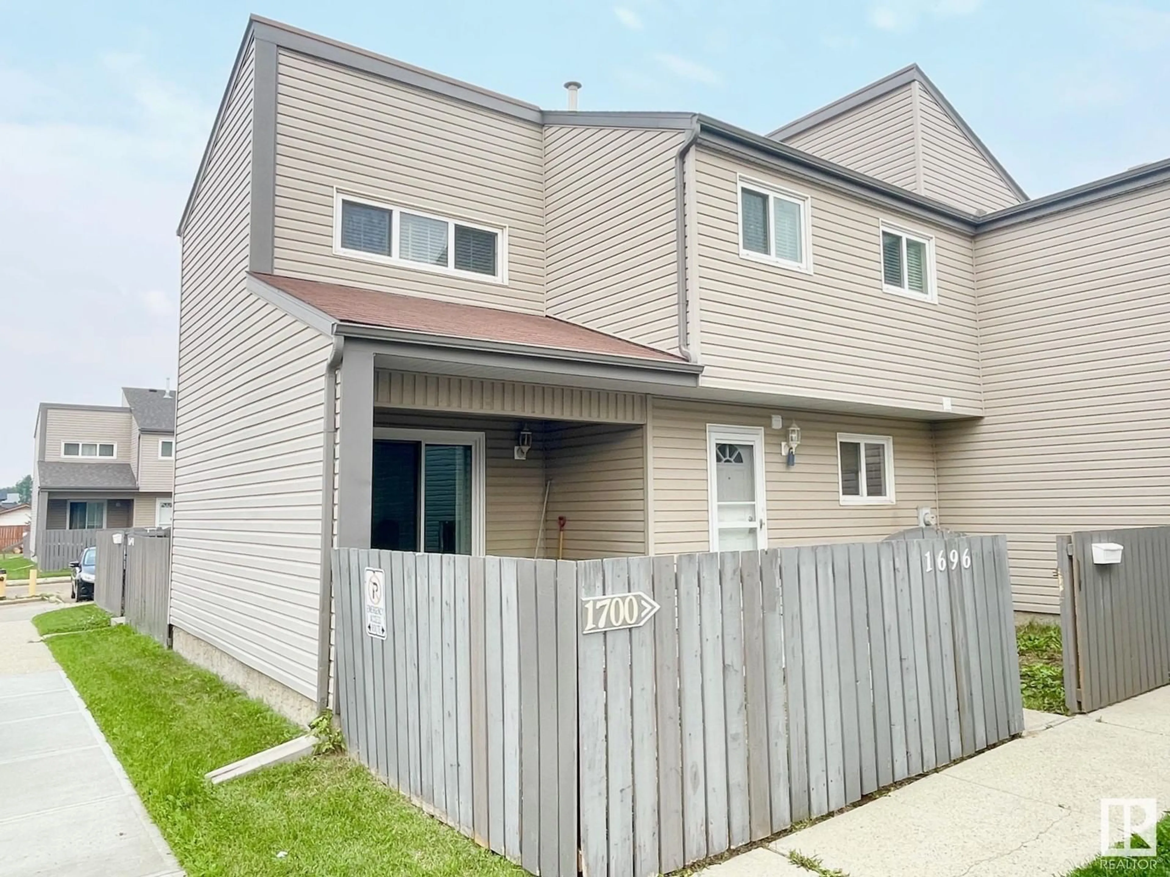 A pic from exterior of the house or condo for 1696 LAKEWOOD RD S NW, Edmonton Alberta T6K3H5