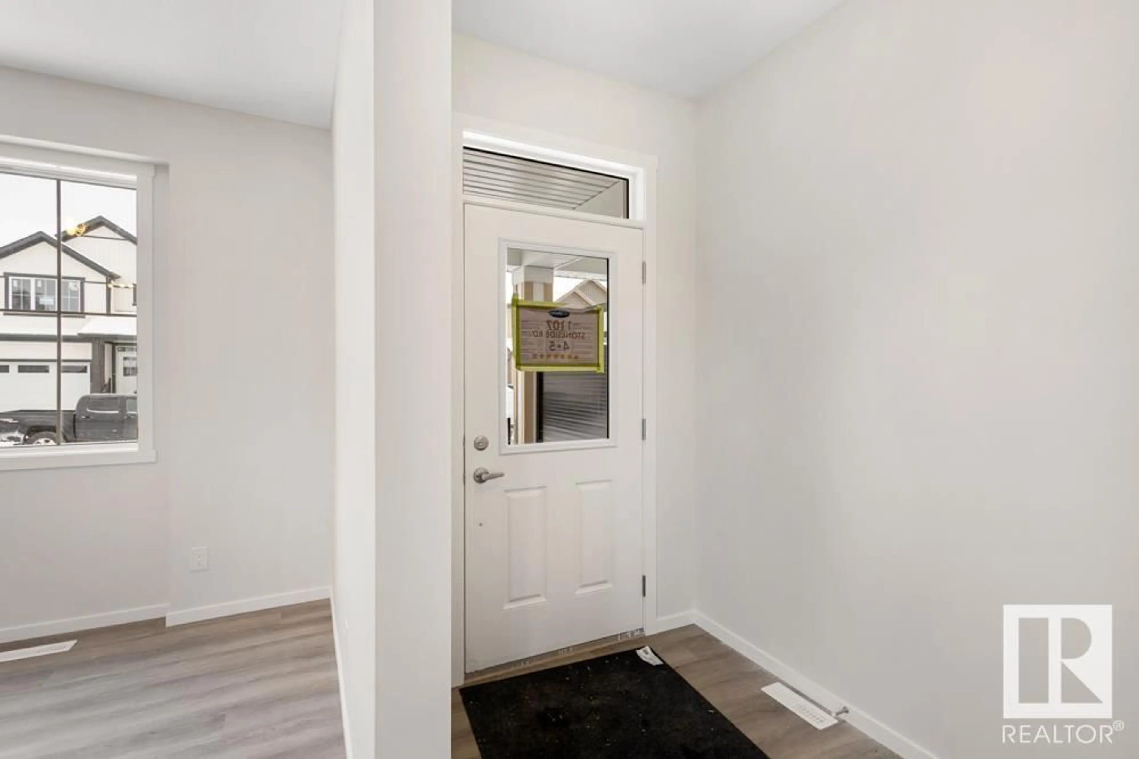 Indoor entryway for 1119 Stoneside RD, Sherwood Park Alberta T8H3A1