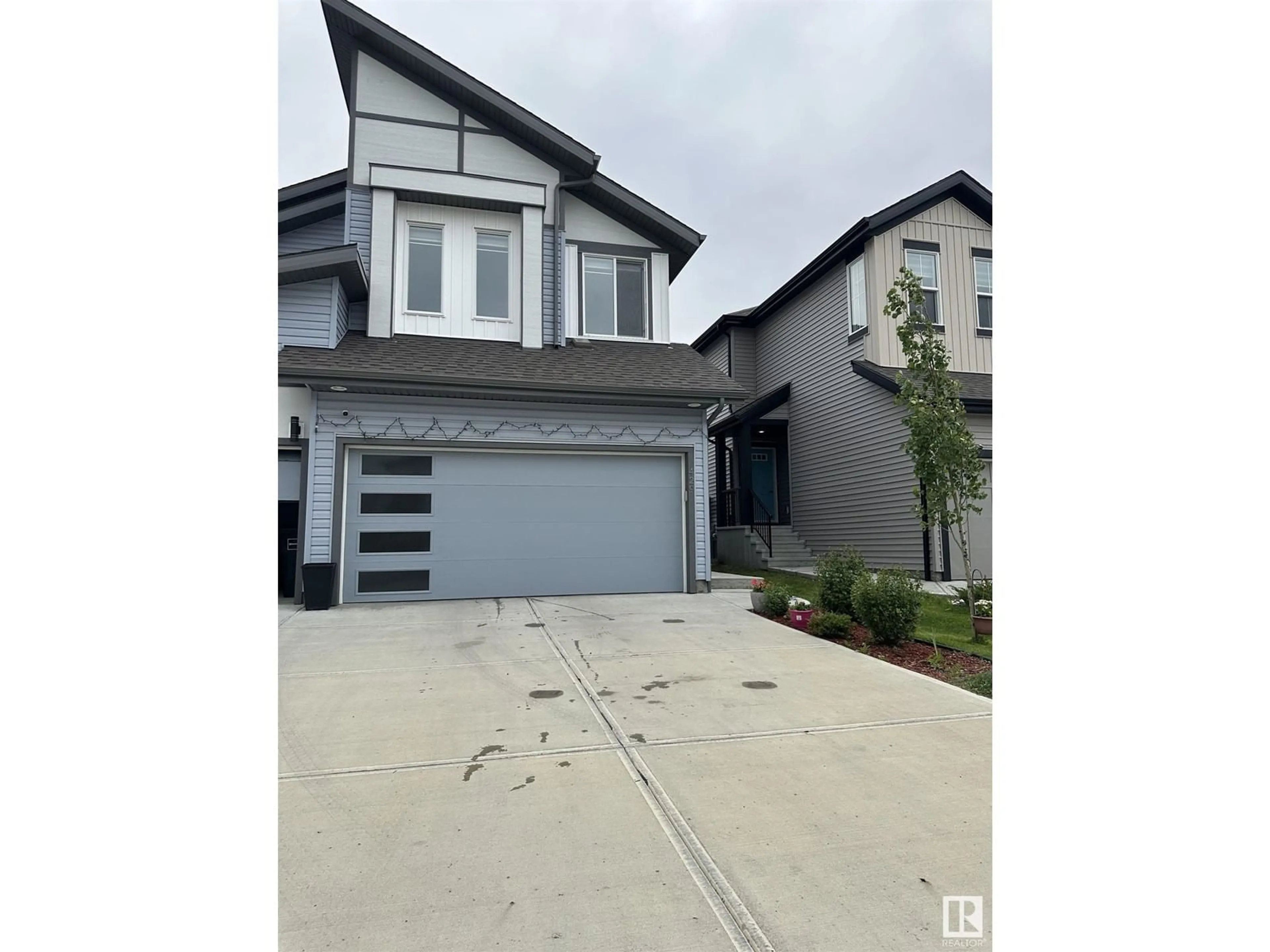 Frontside or backside of a home for 429 40 AV NW, Edmonton Alberta T6T2G3