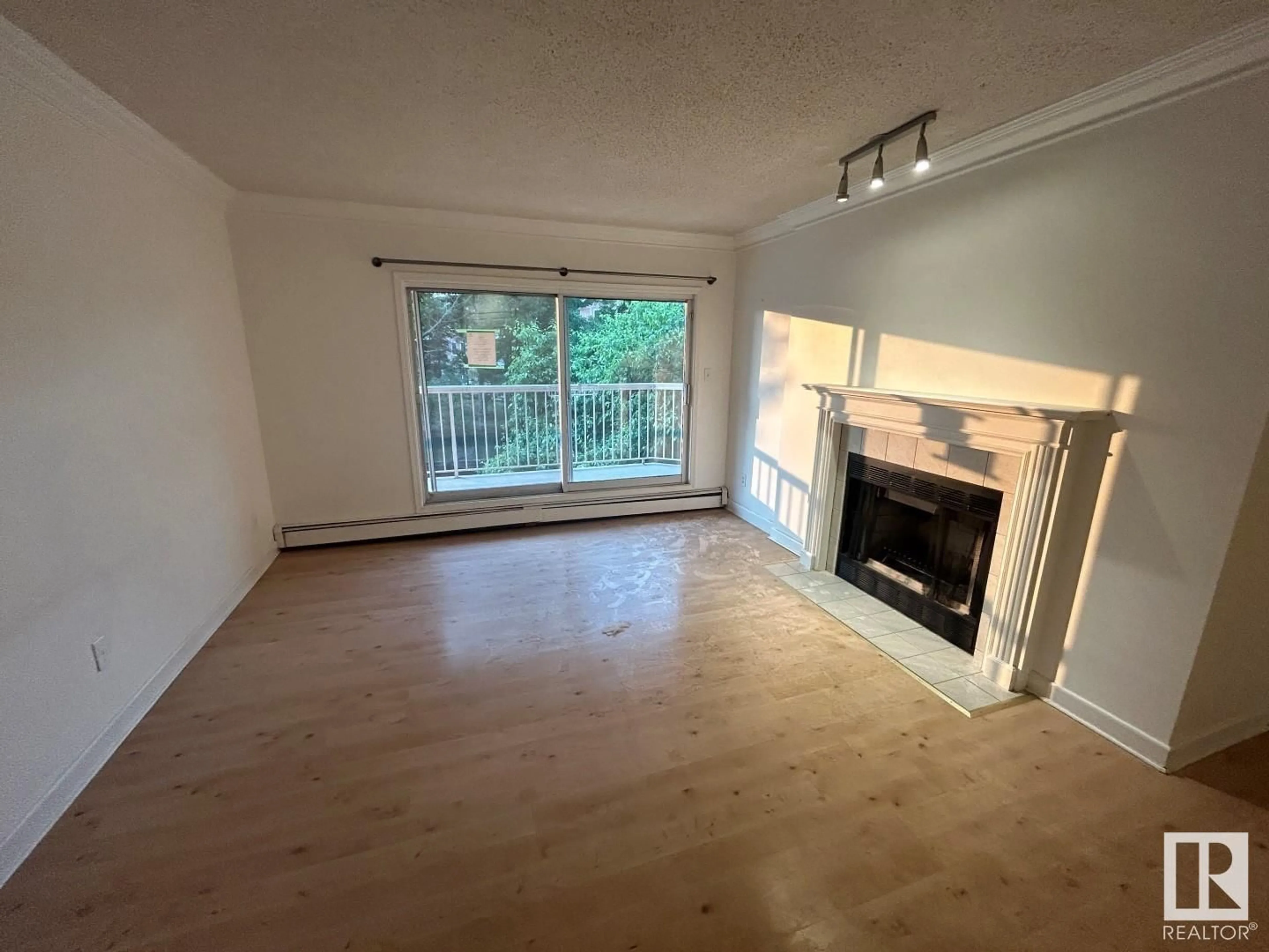 A pic of a room for #313 9010 106 AV NW, Edmonton Alberta T5H4K3