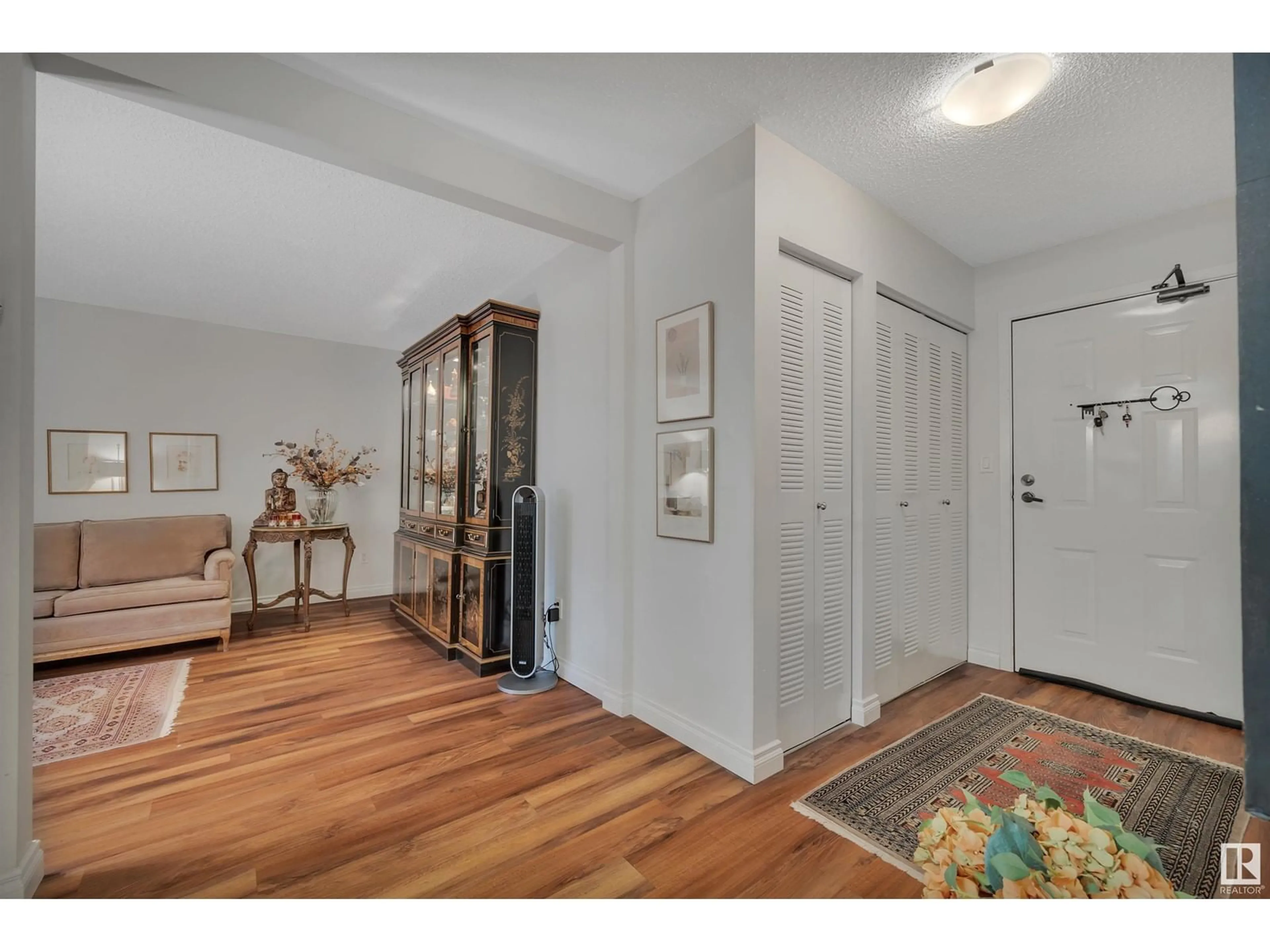 Indoor entryway, wood floors for #203 10421 93 ST NW, Edmonton Alberta T5H1X5